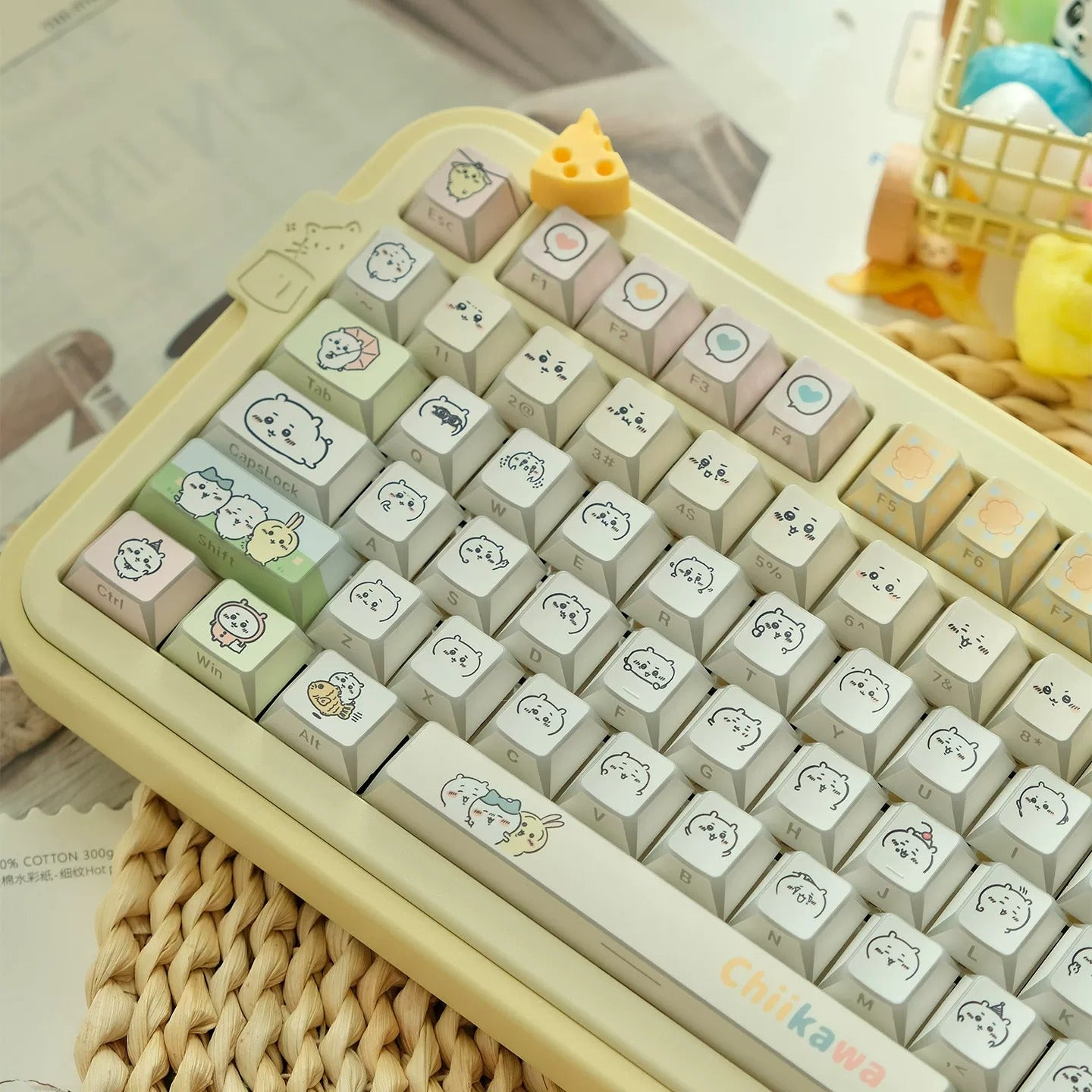 Chiikawa theme design, 4-sided folded transparent series, custom set personalized keycap series,PBT material, Original factory height, compatible with 61/64/68/75/84/87/104 mechanical keyboard keycap set