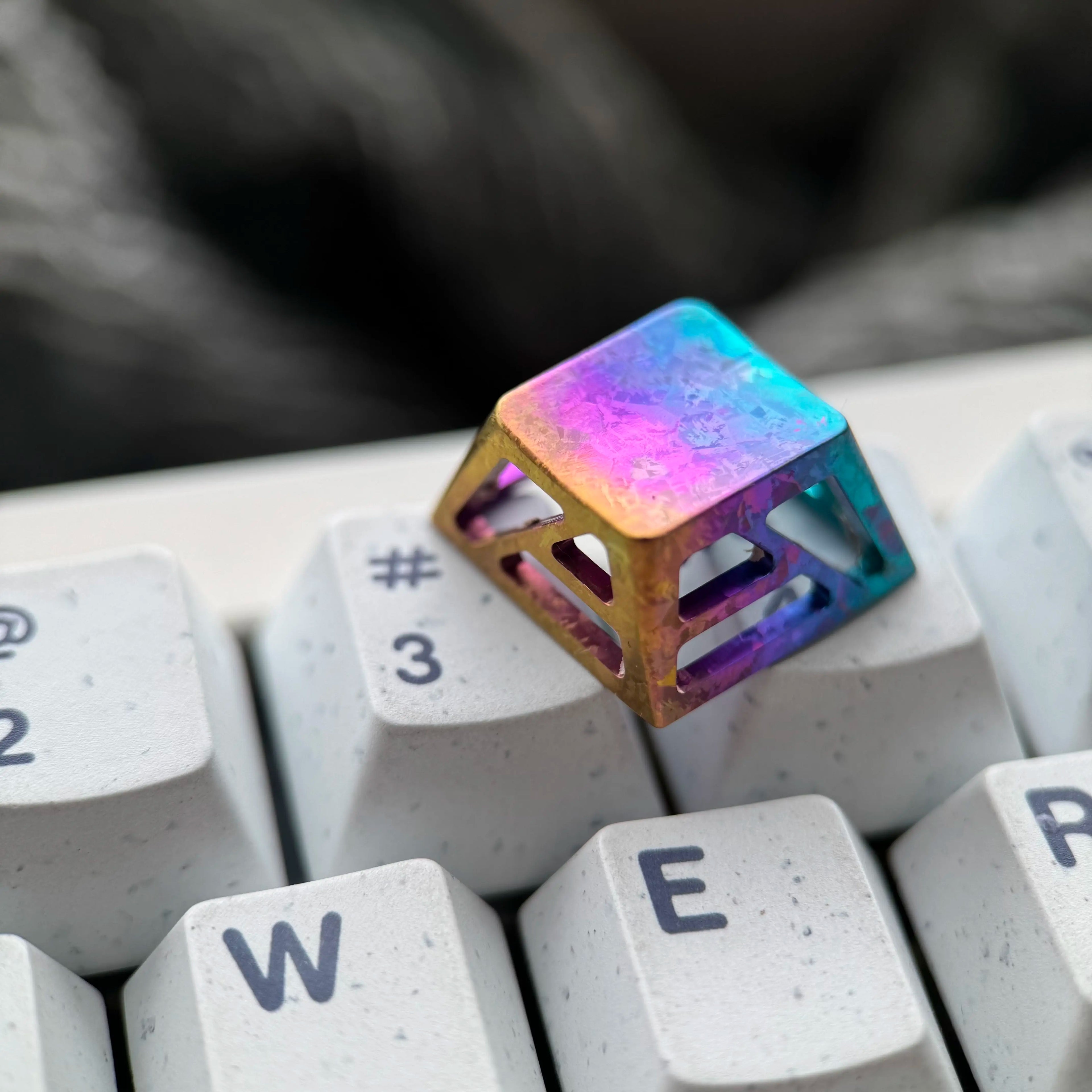 Lightweight hollow design titanium alloy personalized keycap, minimalist style keycap, titanium alloy ice crystal pattern mechanical keyboard replacement keycap R4 height