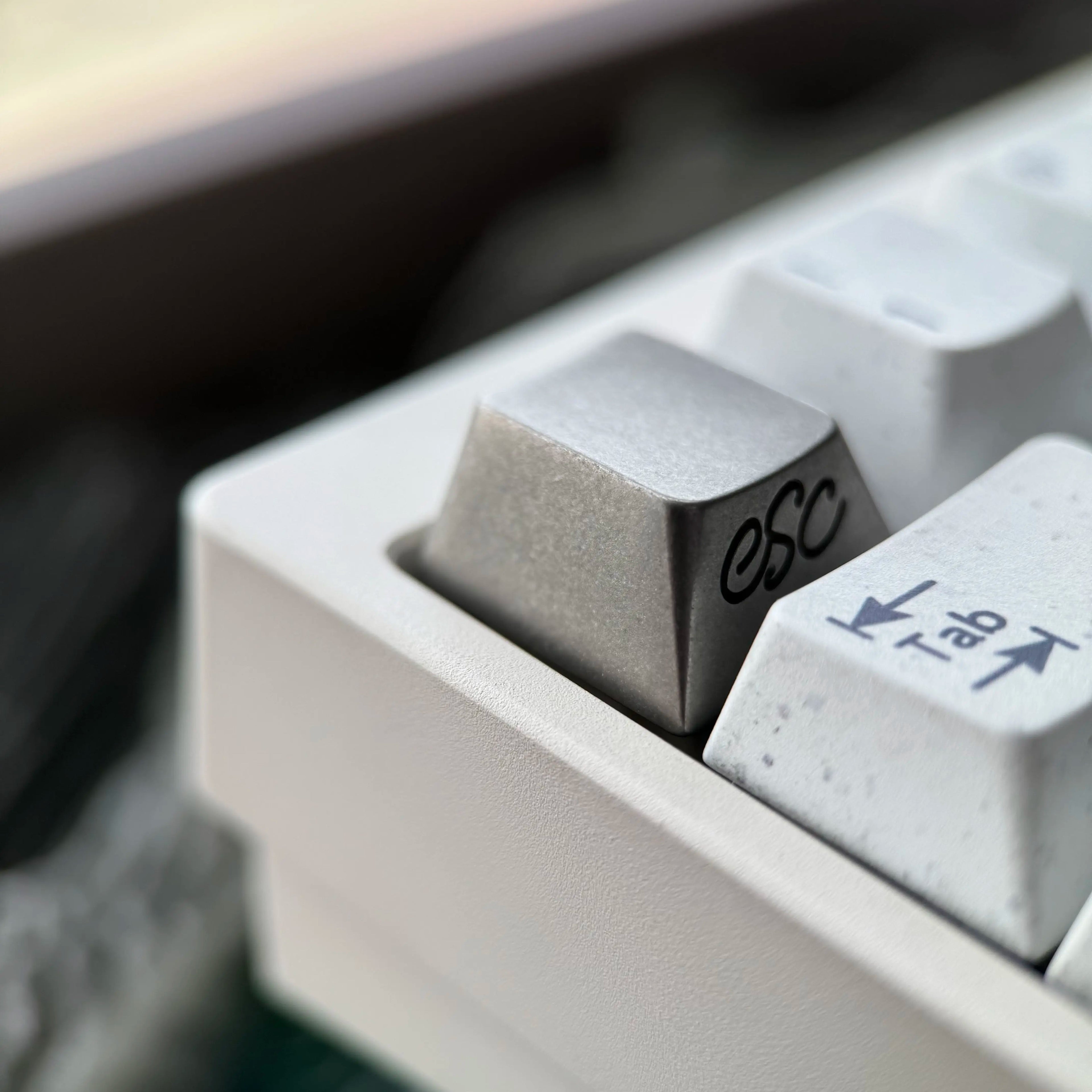 Titanium alloy keycap hollow ESC key, metal stone wash process, mechanical keyboard decoration personalized keycap