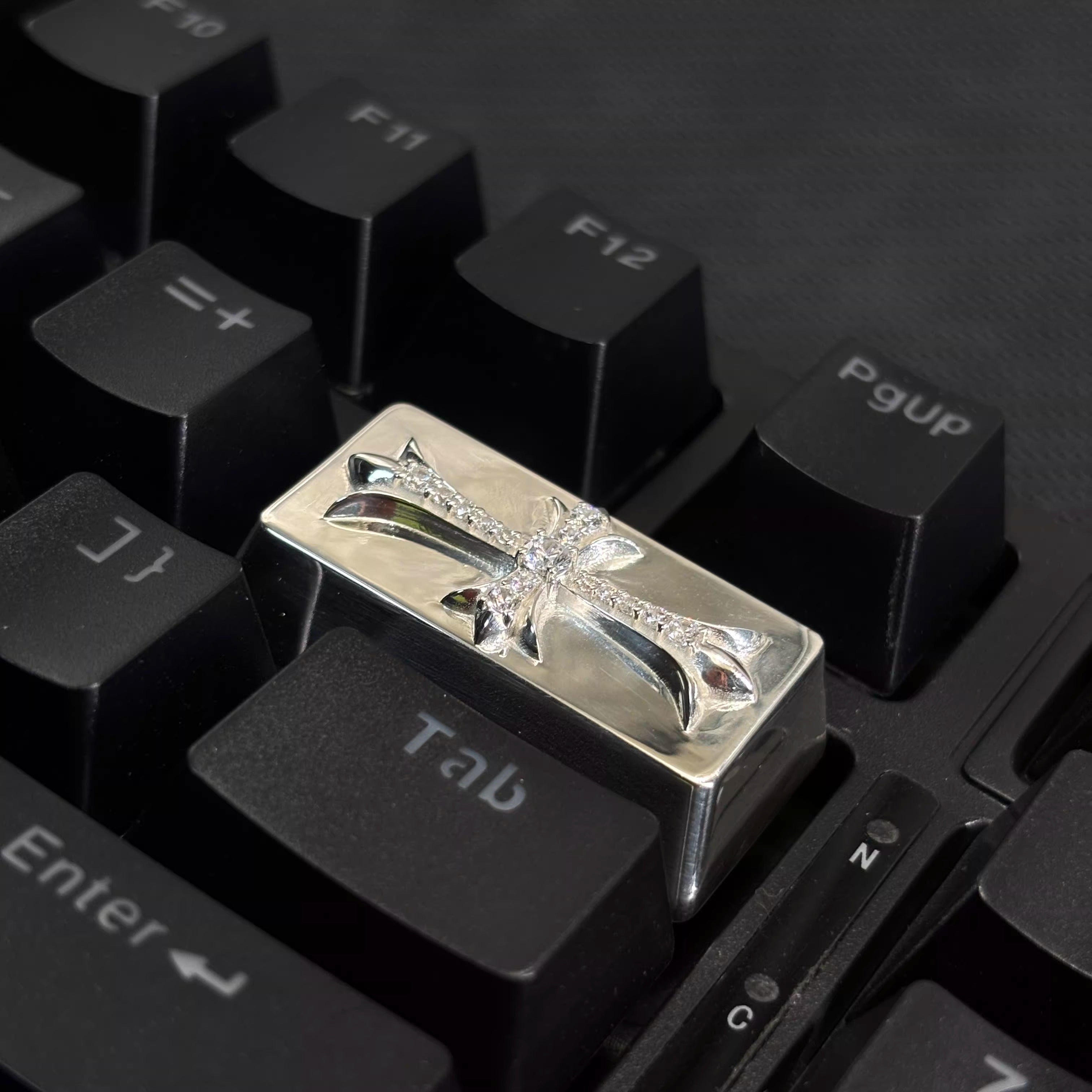 CH style, Metal retro patterned personalized keycaps, trendy and fashionable with decorative keycaps