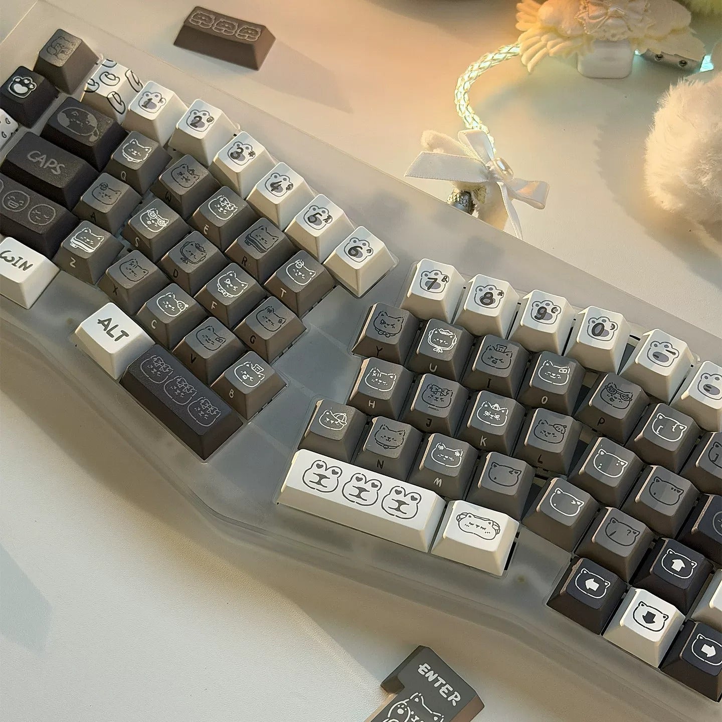 Emotional kitten theme design simple keycap replacement set, custom set personalized keycap series,PBT material, Original factory height, compatible with 61/64/68/75/84/87/104 mechanical keyboard keycap set