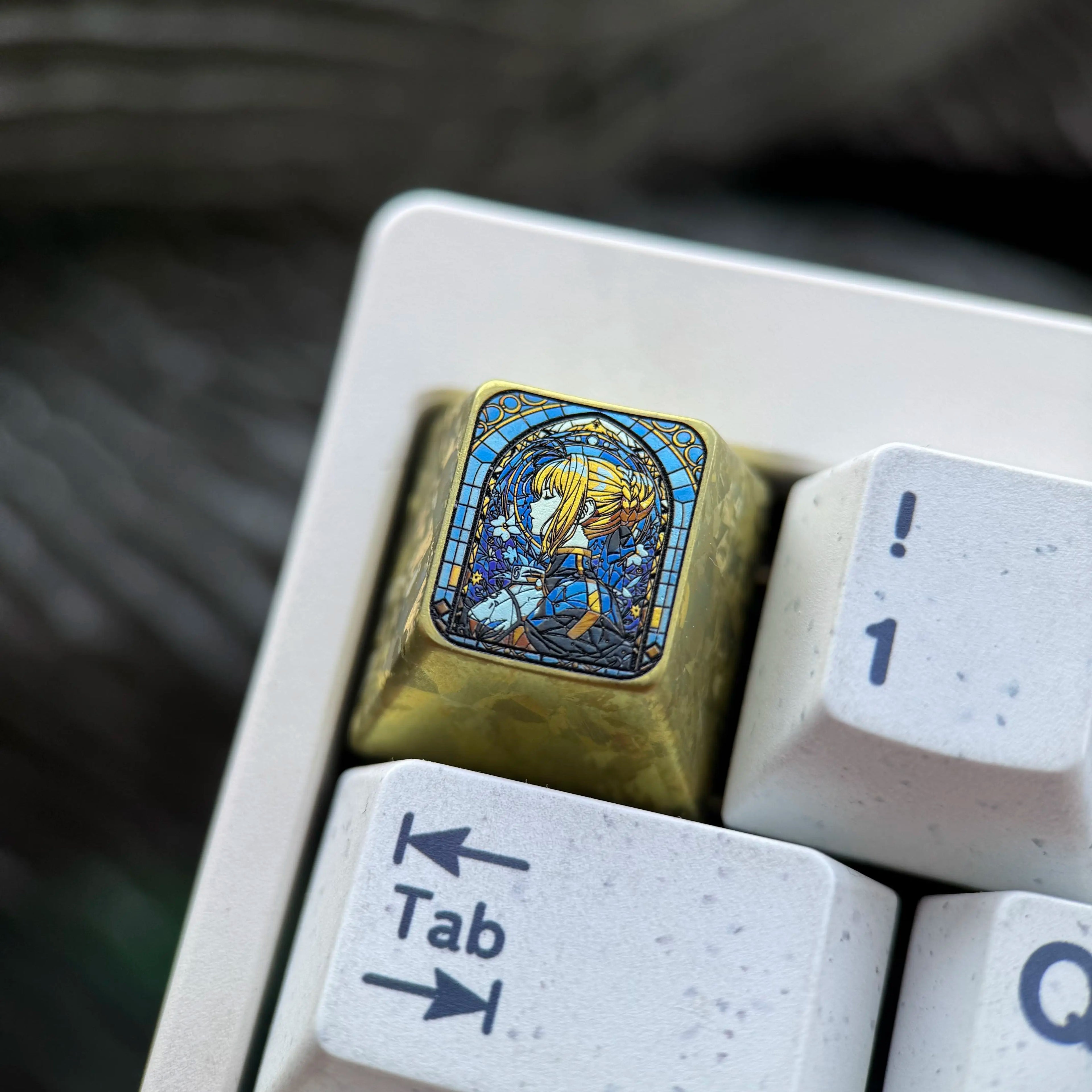 Fate/stay night, saber glass floral style 1U titanium alloy personalized keycap, anime and game creative peripheral mechanical keyboard decoration keycap