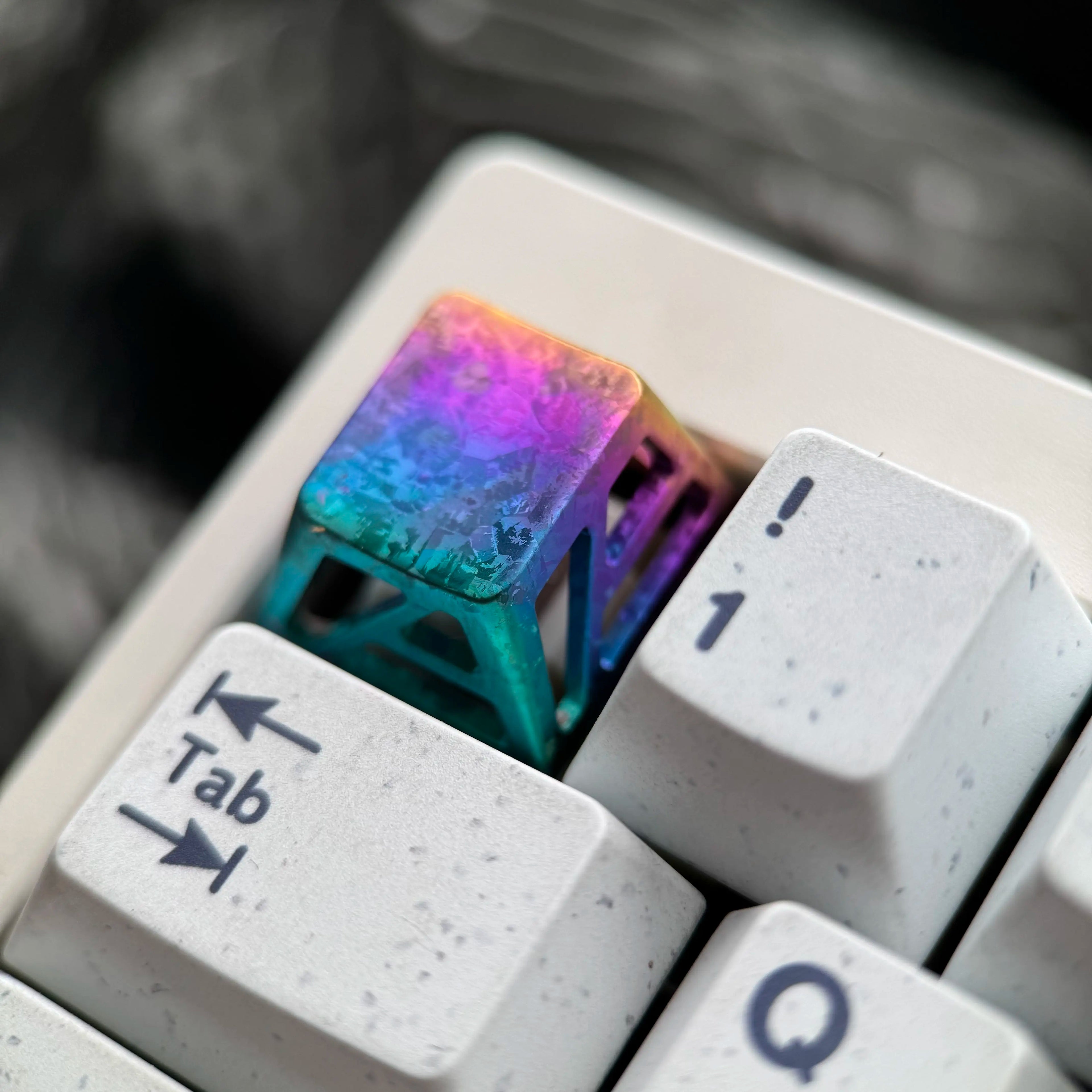 Lightweight hollow design titanium alloy personalized keycap, minimalist style keycap, titanium alloy ice crystal pattern mechanical keyboard replacement keycap R4 height