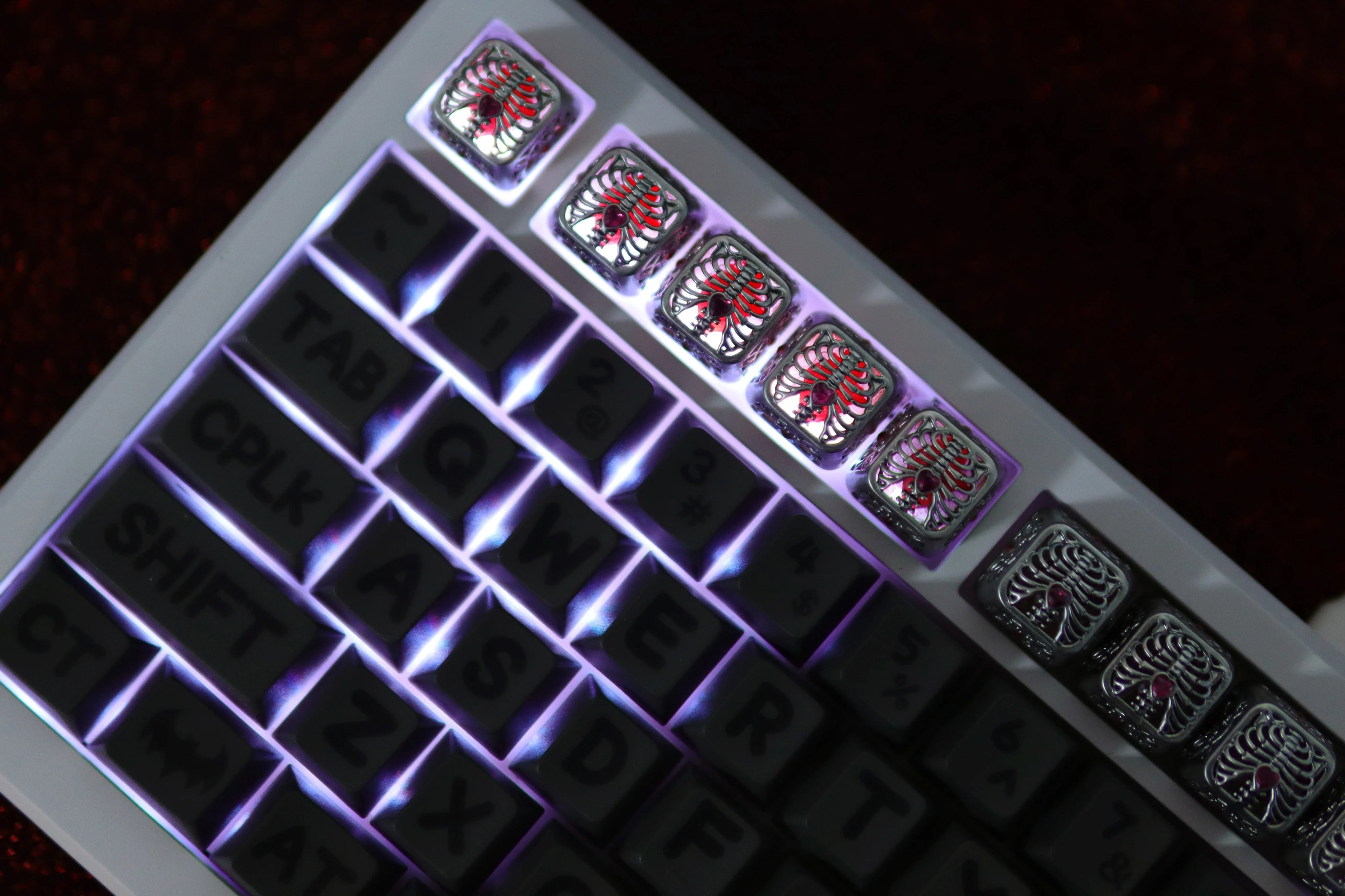 Steel heart, metal gemstone inlaid hollow design personalized keycaps, mechanical keyboard creative decorative keycaps