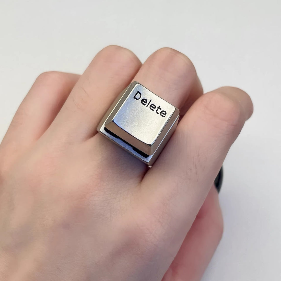 Delete Everything "mechanical keyboard switch ring, a unique and unconventional keyboard peripheral cultural and creative toy.