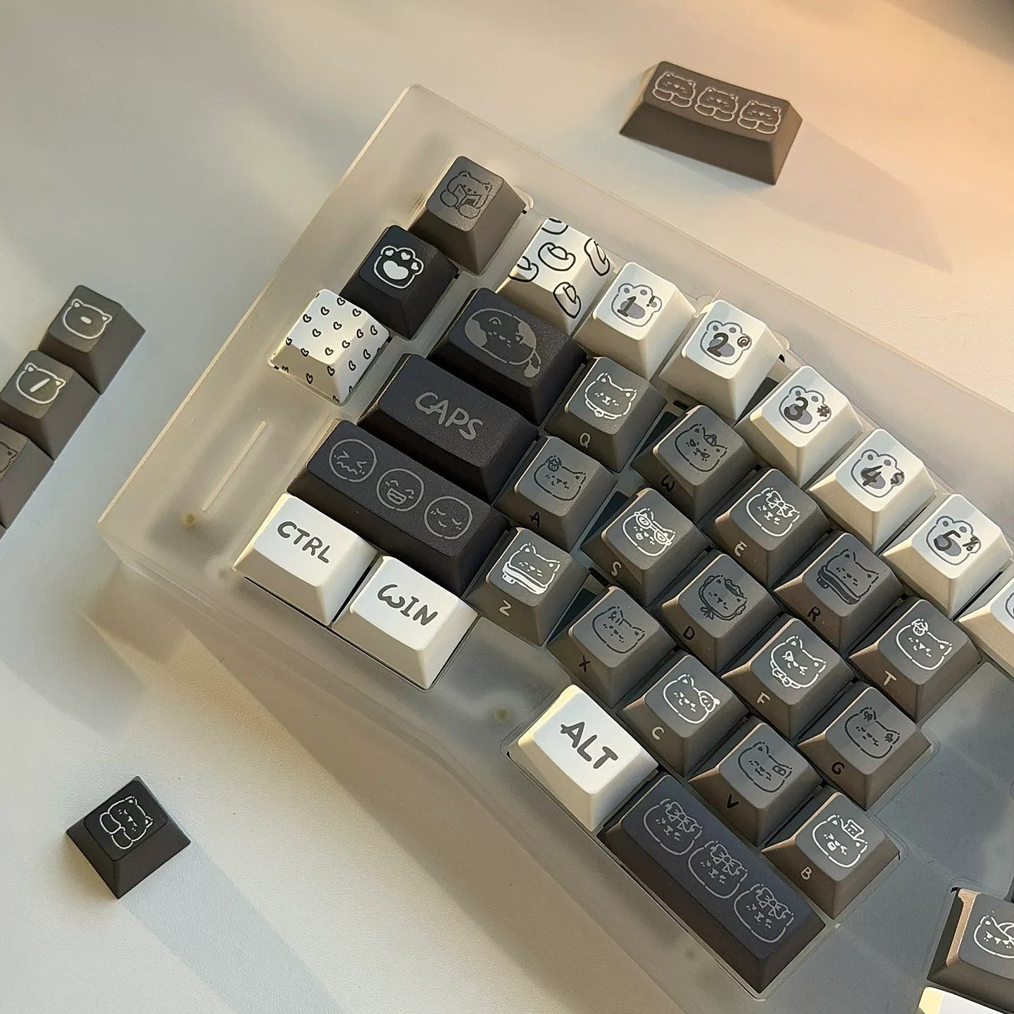 Emotional kitten theme design simple keycap replacement set, custom set personalized keycap series,PBT material, Original factory height, compatible with 61/64/68/75/84/87/104 mechanical keyboard keycap set