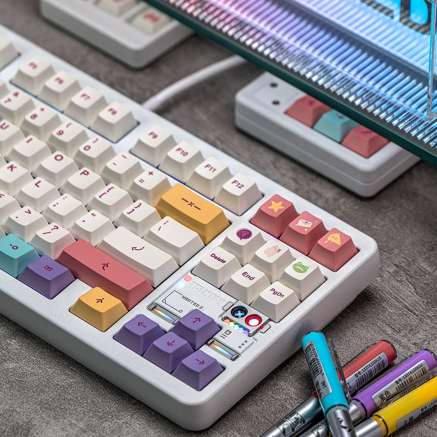 Macaron Color Theme PBT material personalized keycap set, anime and games cultural creative decoration keycap set, compatible with 61/64/68/75/84/87/104 mechanical keyboard