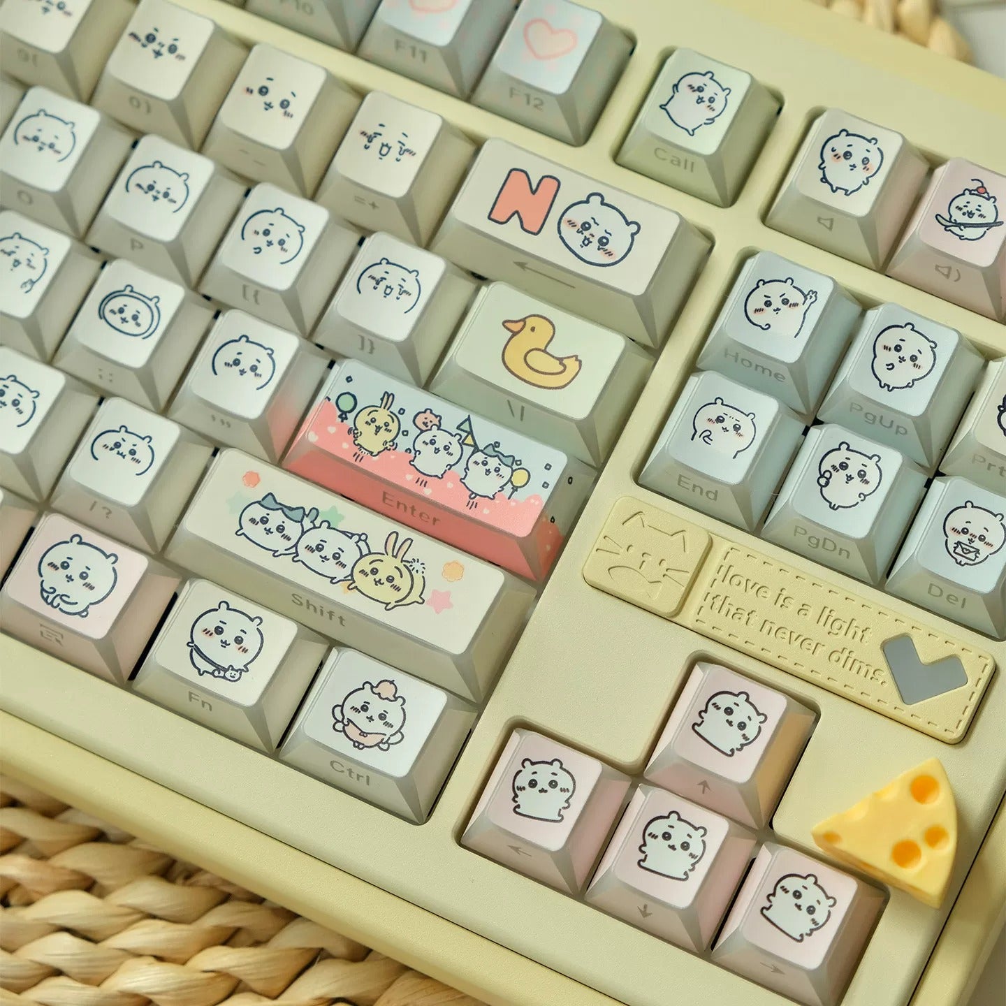 Chiikawa theme design, 4-sided folded transparent series, custom set personalized keycap series,PBT material, Original factory height, compatible with 61/64/68/75/84/87/104 mechanical keyboard keycap set