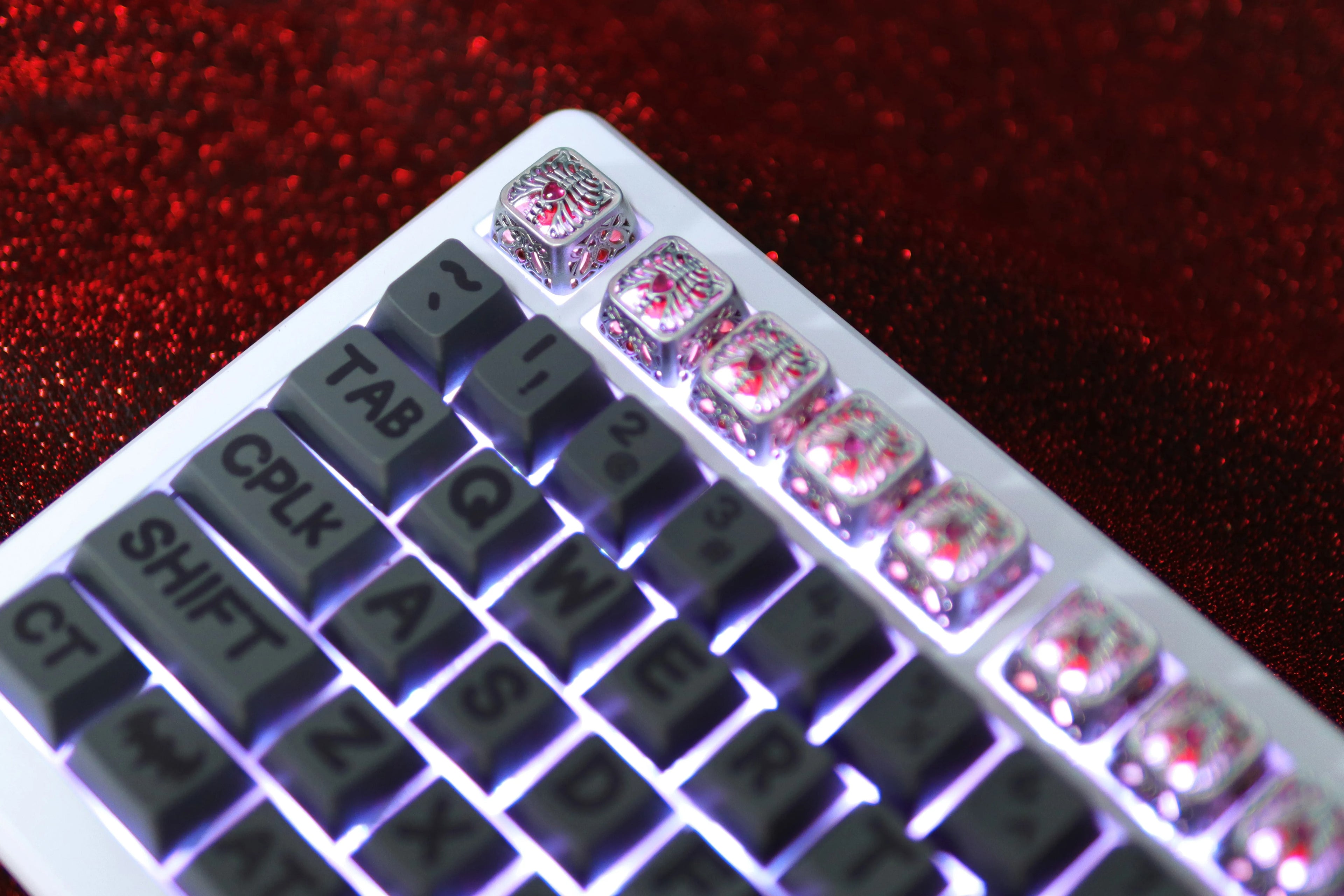 Steel heart, metal gemstone inlaid hollow design personalized keycaps, mechanical keyboard creative decorative keycaps