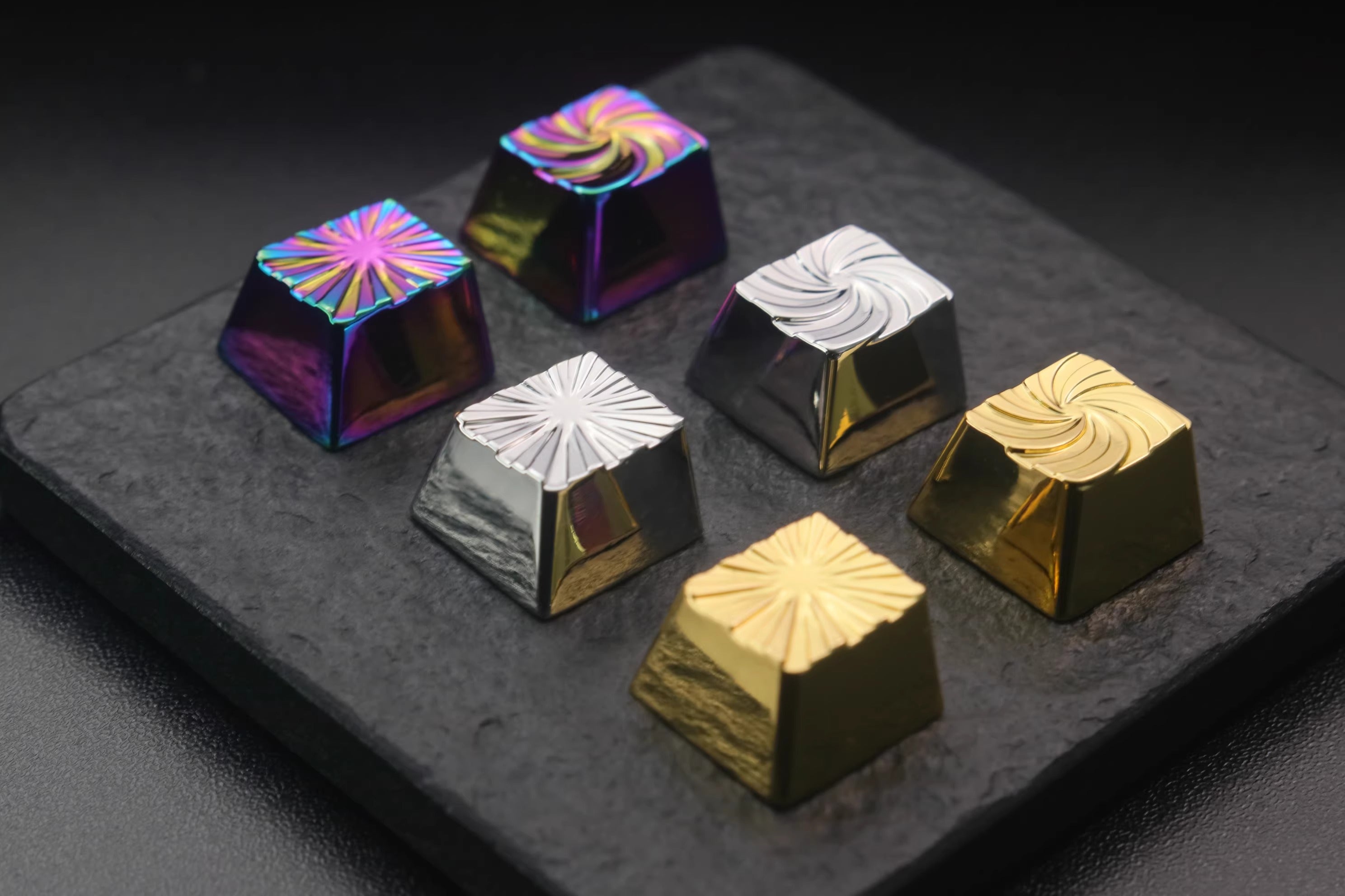 Explosion vortex geometric graphic art keycaps with iridescent gold plating, gold-plated silver mechanical keyboard, zinc aluminum alloy metal personalized keycaps