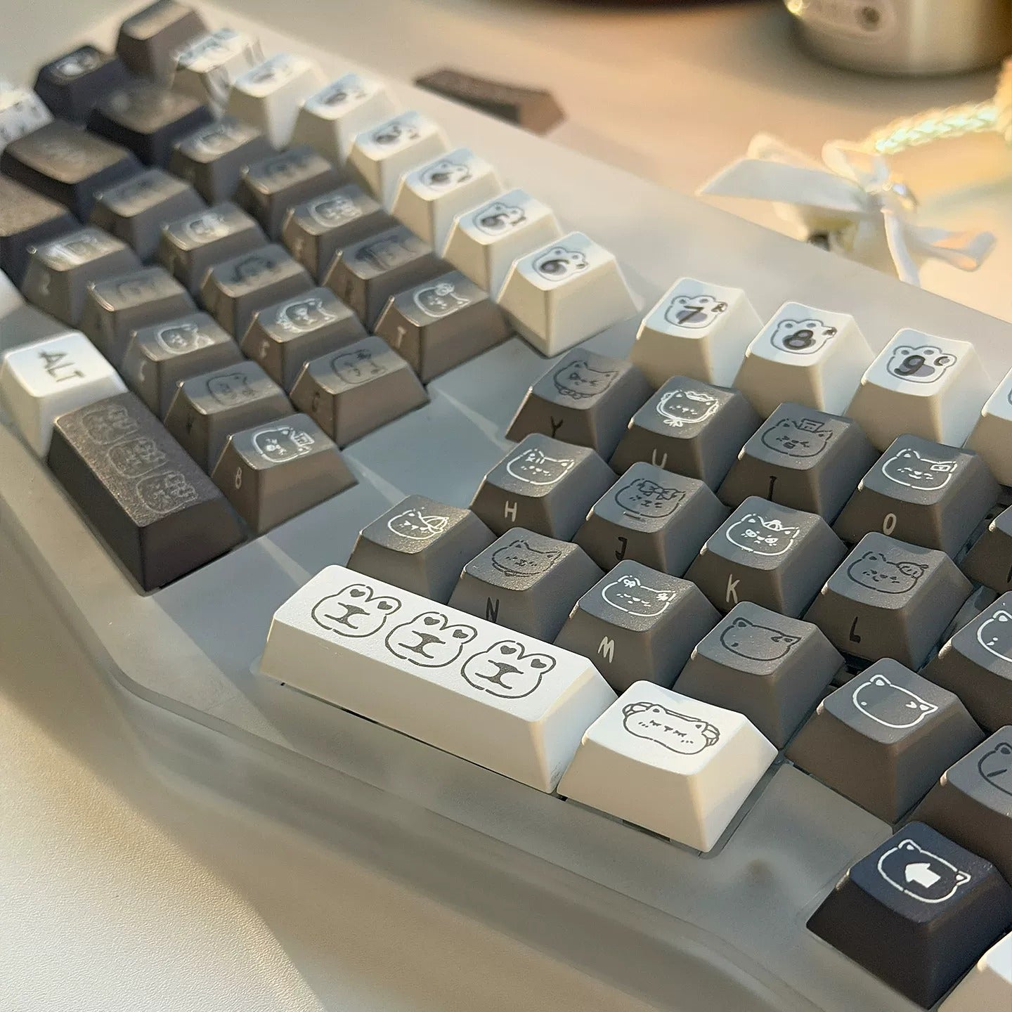 Emotional kitten theme design simple keycap replacement set, custom set personalized keycap series,PBT material, Original factory height, compatible with 61/64/68/75/84/87/104 mechanical keyboard keycap set