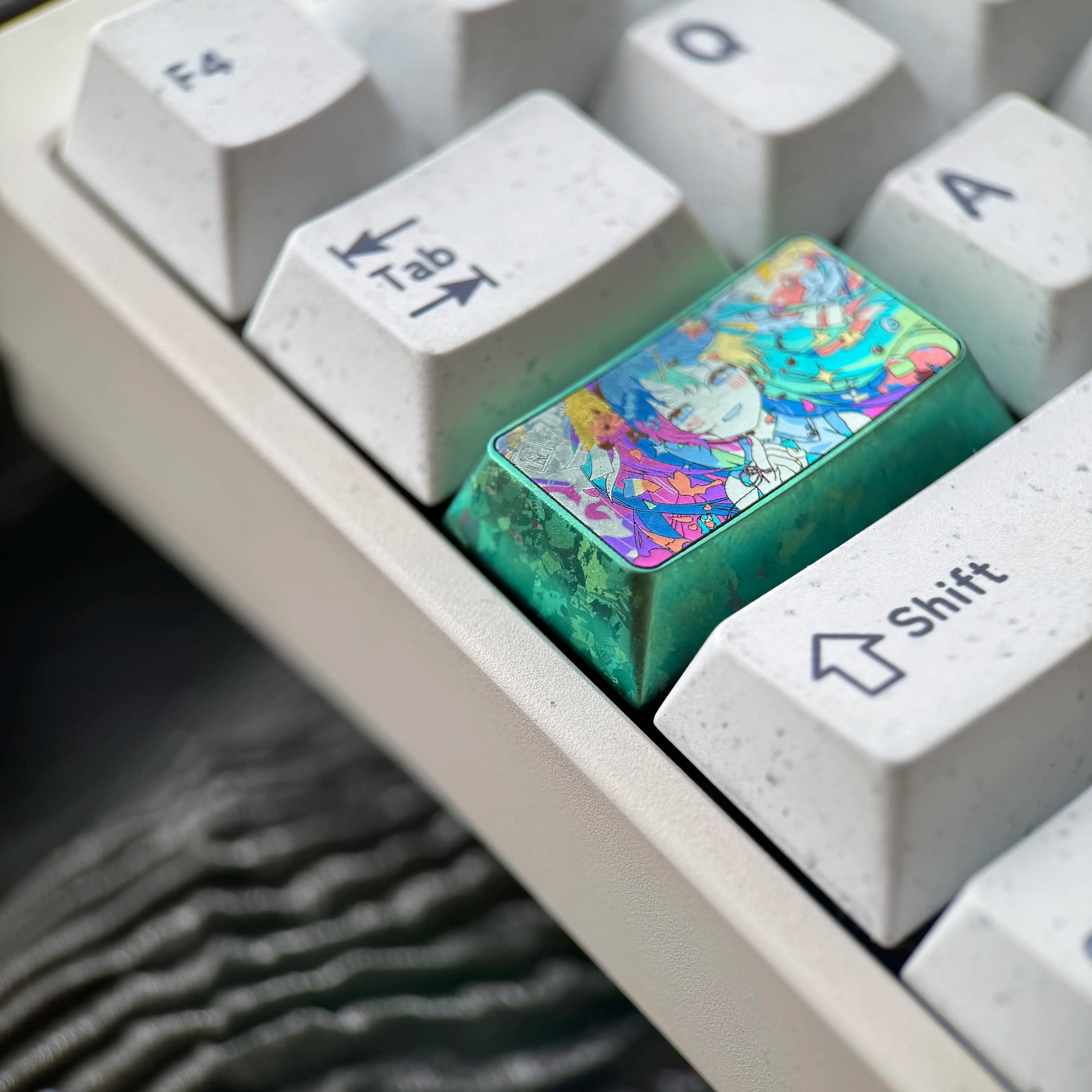 Hatsune Miku 2U/1.75U  titanium alloy personalized key cap, animation game culture creative decoration key cap