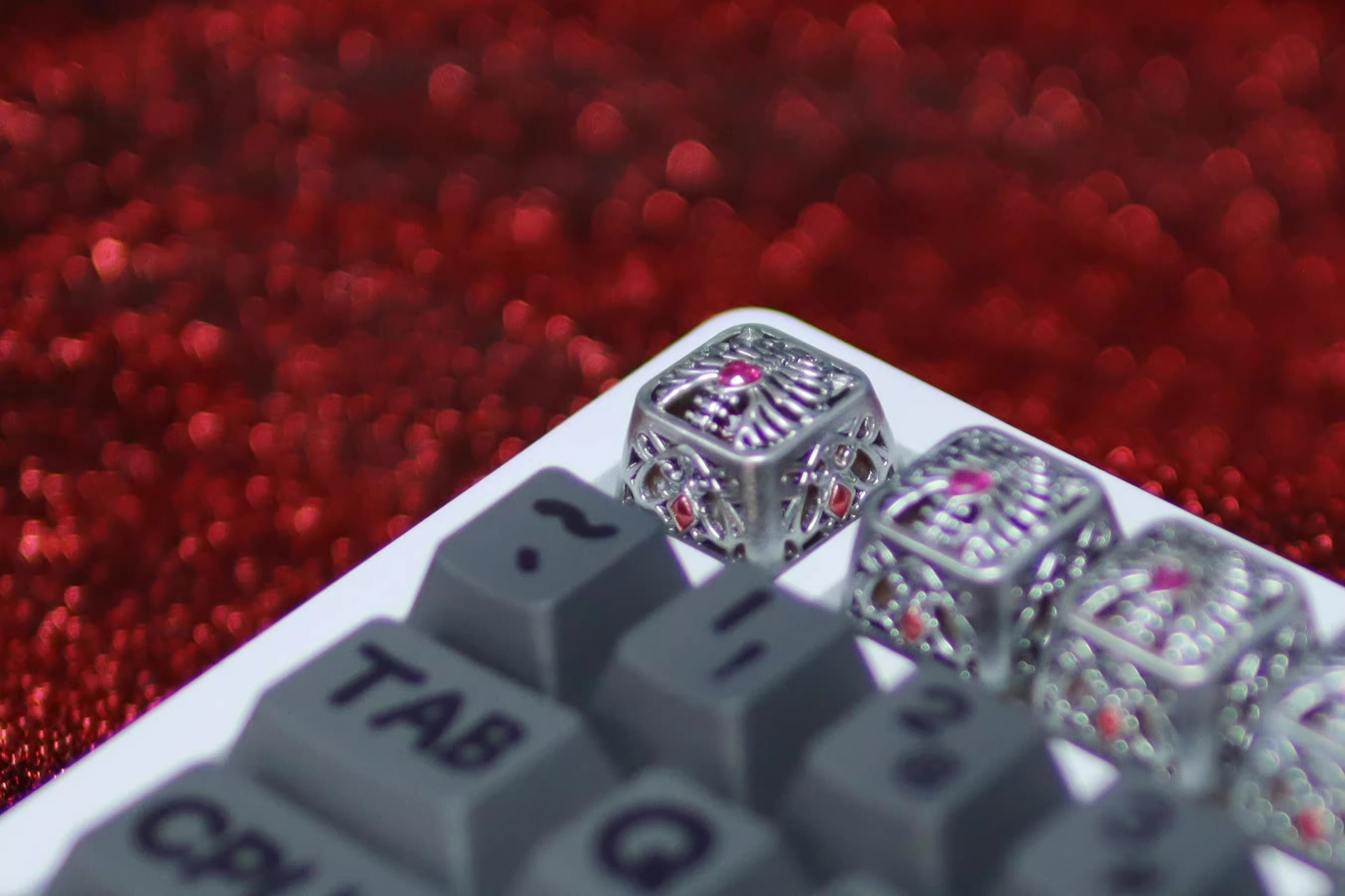 Steel heart, metal gemstone inlaid hollow design personalized keycaps, mechanical keyboard creative decorative keycaps