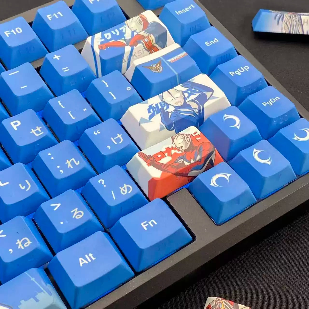 Ultraman series, Ultraman Cosmos themed personalized keycap set, PBT material original factory highly personalized keycap set, anime and game themed keycaps, suitable for 61/64/68/75/84/87/104 key mechanical keyboards.