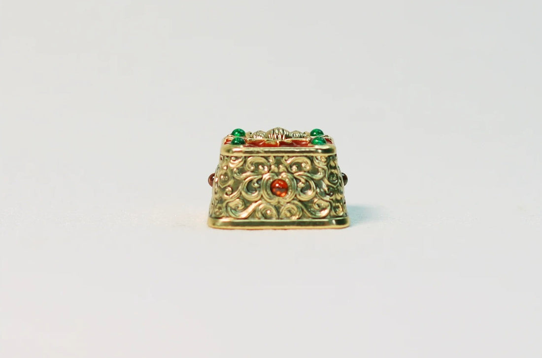 Blooming lotus flowers, brass material gemstone inlaid personalized keycaps, metal keycaps, mechanical keyboard artistic decorative keycaps