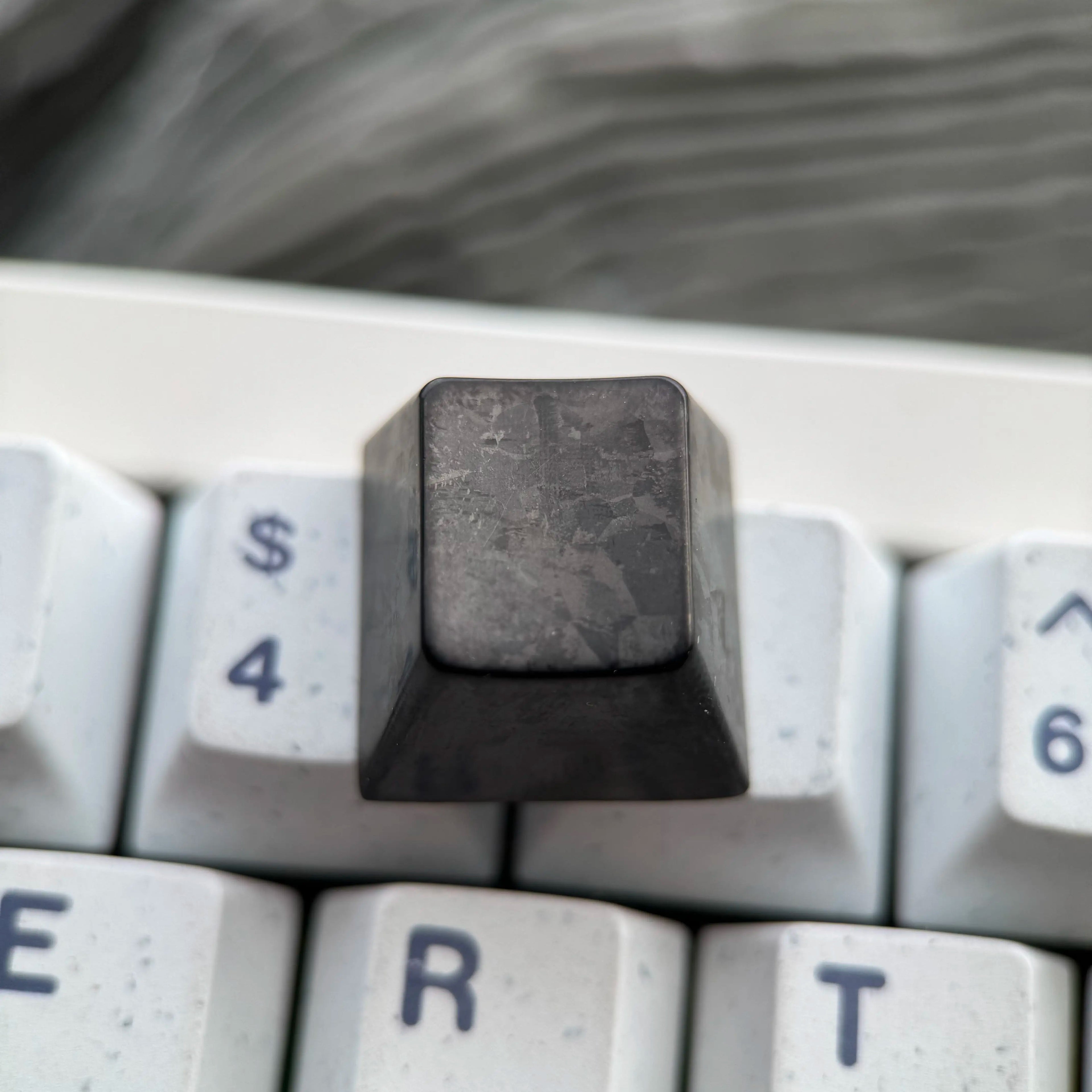 Black titanium alloy ice crystal patterned personalized keycap, titanium alloy simple metal decorative keycap basic version