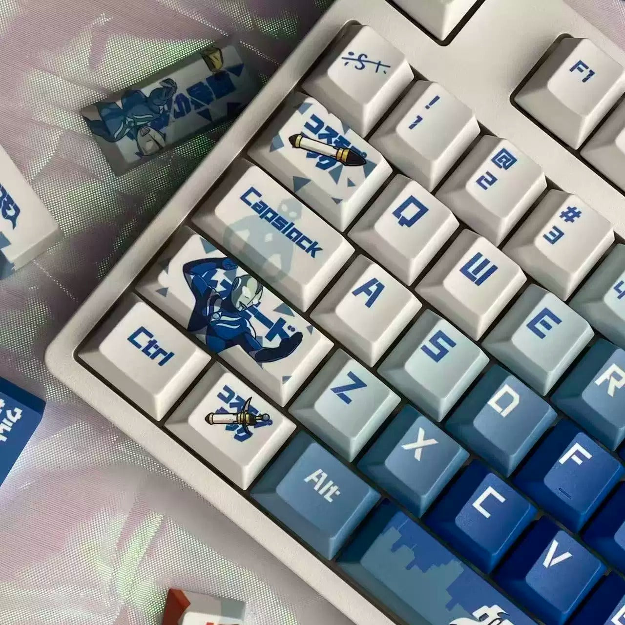 Ultraman series, Ultraman Cosmos themed personalized keycap set, PBT material original factory highly personalized keycap set, anime and game themed keycaps, suitable for 61/64/68/75/84/87/104 key mechanical keyboards.
