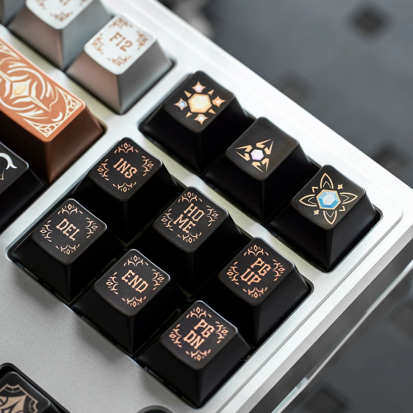 Metallic paint texture gilded design art keycaps, custom set personalized keycap series,PBT material, Original factory height, compatible with 61/64/68/75/84/87/104 mechanical keyboard keycap set