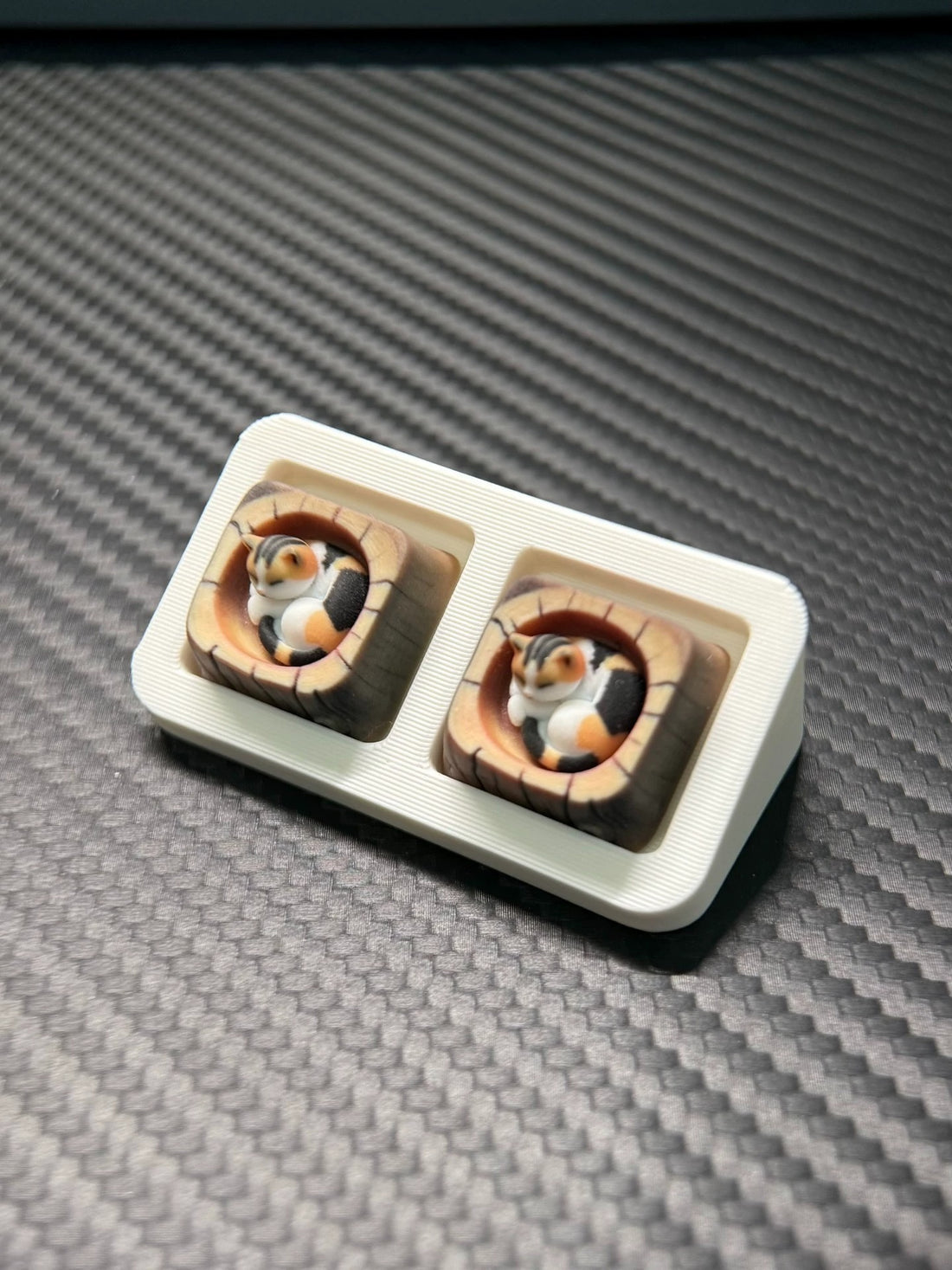 personalized keycap display rack, Multiple display boxes made of resin material in a row, customized keycap decoration keycap storage