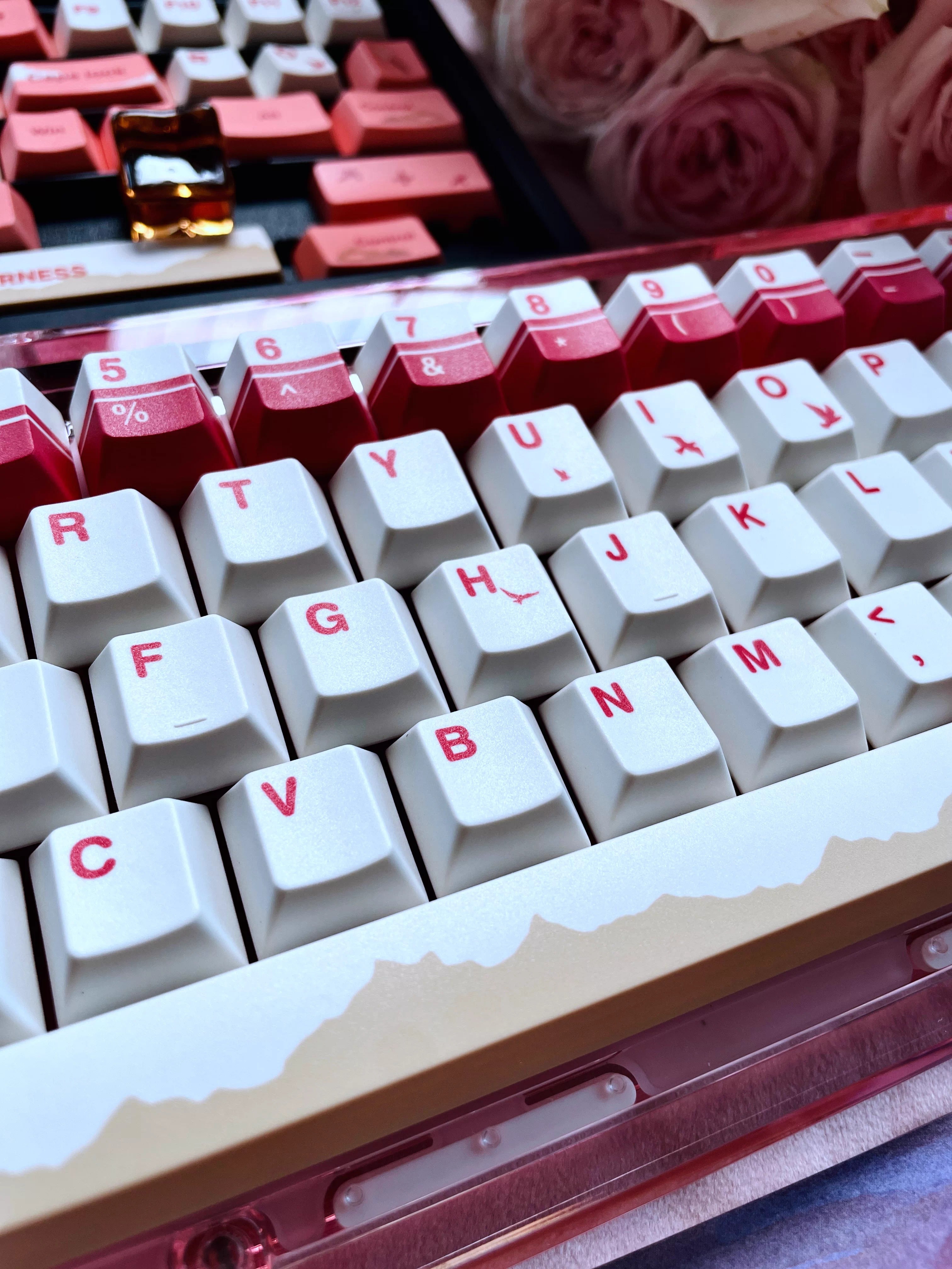 Personalized keycap set with Twilight Wilderness theme, featuring a red main tone and original high PBT material for personalized customization of mechanical keyboard keycaps