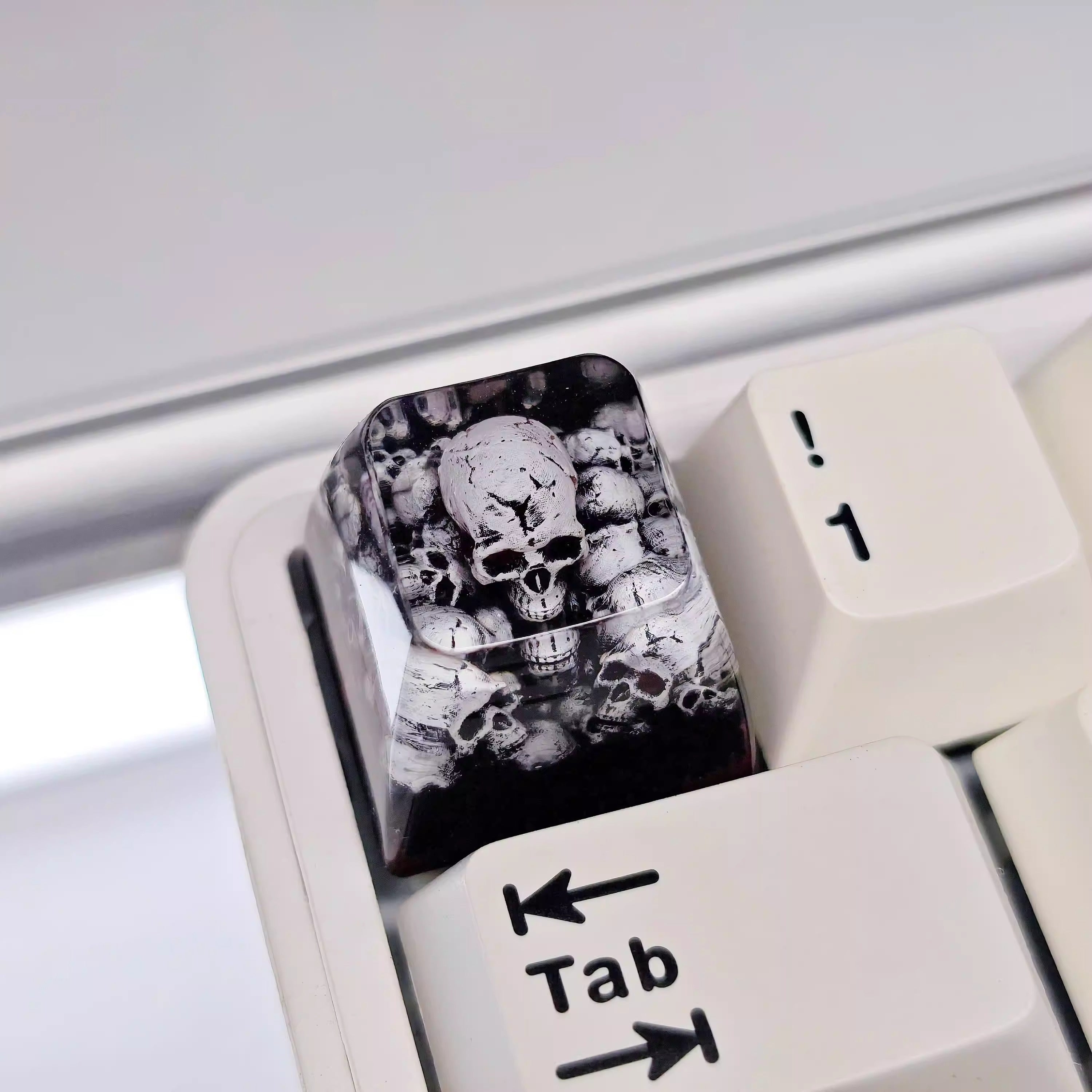 Dark Gothic style, skull crystal resin personalized keycaps, dark 1U resin decorative keycaps
