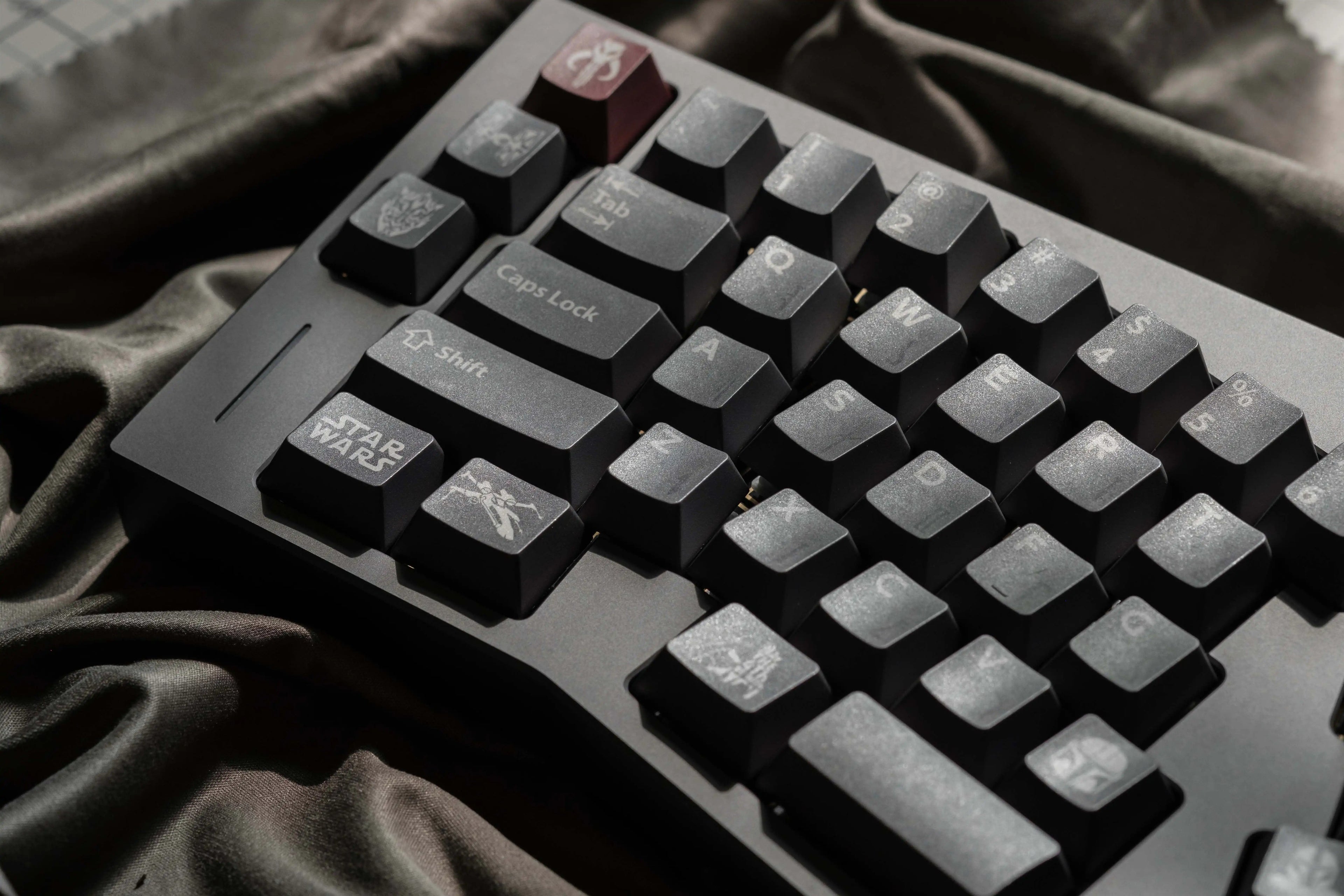 Original sci-fi Star Wars series, The Mandalorian themed keycap factory height 172 key PBT material mechanical keyboard personalized keycap set
