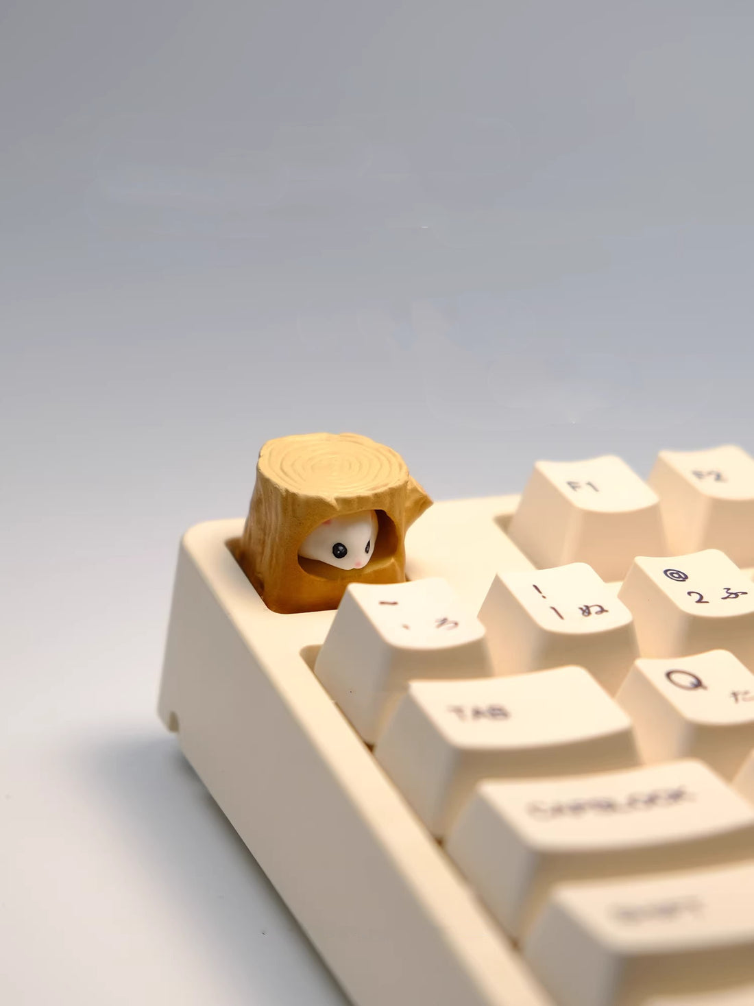 Magnetic hamster personalized keycaps, cute pet multi-color resin molded personalized keycaps, cute style split craftsman keycaps