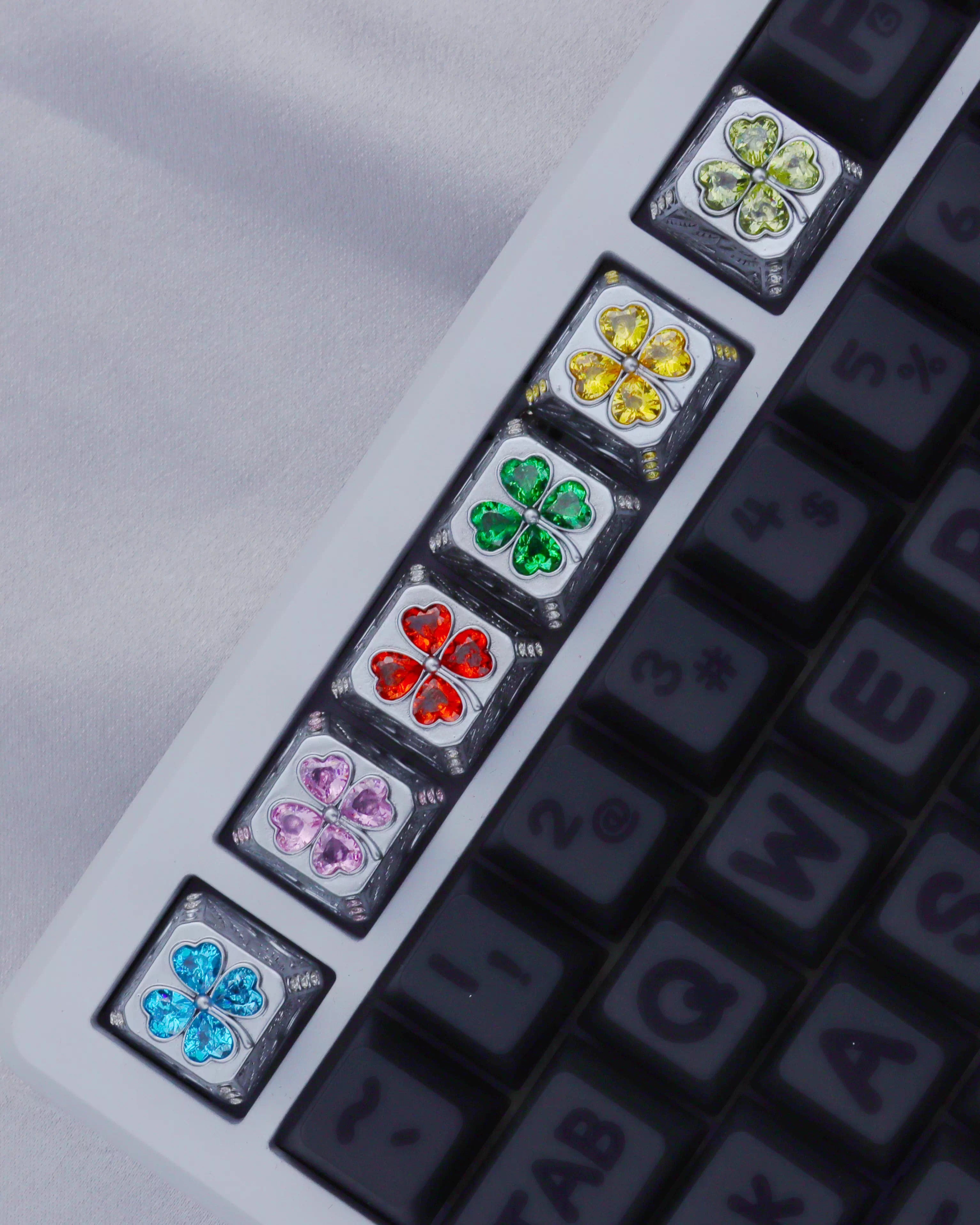 Lucky Four Leaves Clover, metal gemstone combined with personalized keycaps, lucky item mechanical keyboard decorative keycaps.