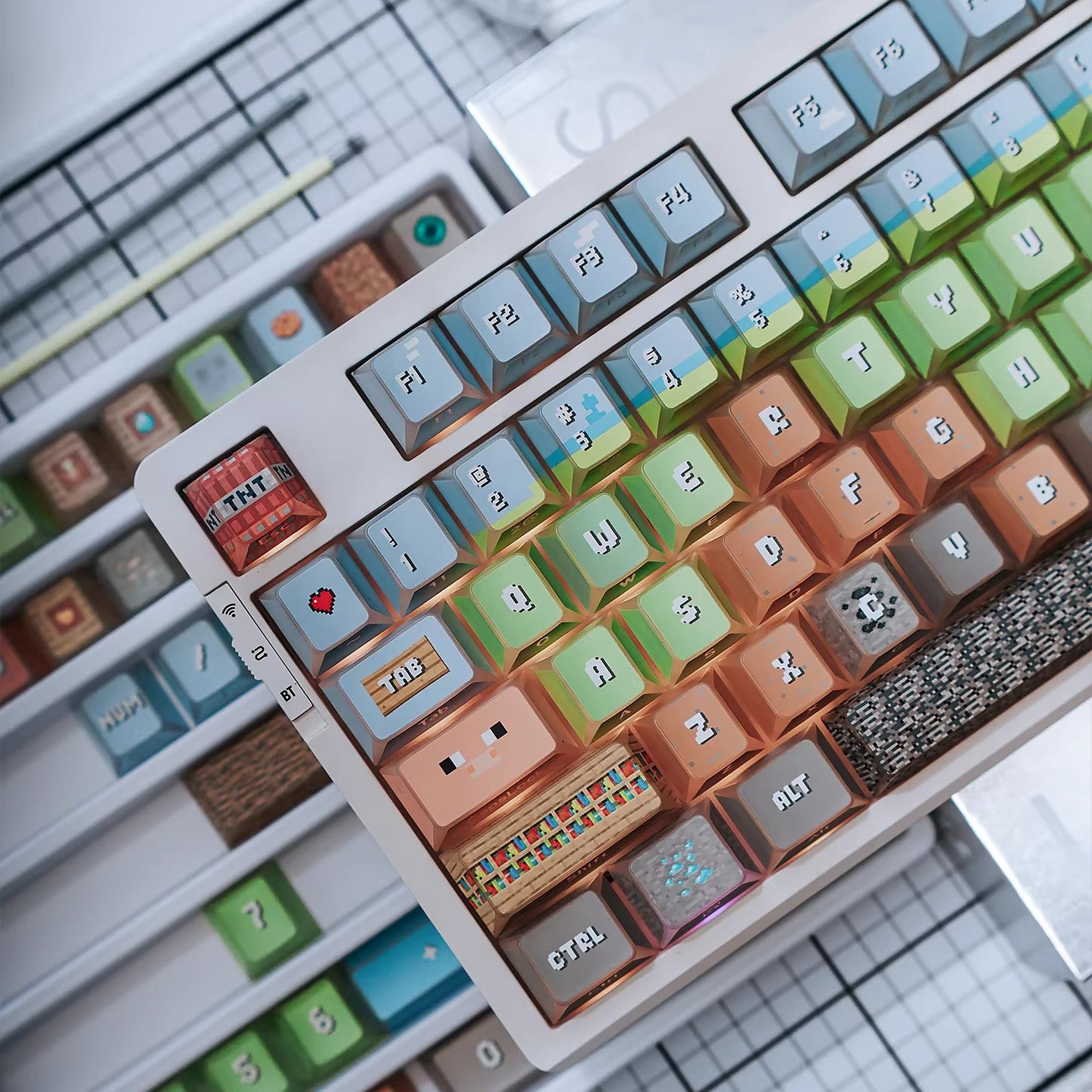 Minecraft theme design, R2 version, side engraved translucent characters/folded edges translucent side engraved keycaps, customized magnetic axis mechanical keyboard PBT thermal sublimation original factory highly personalized keycaps set