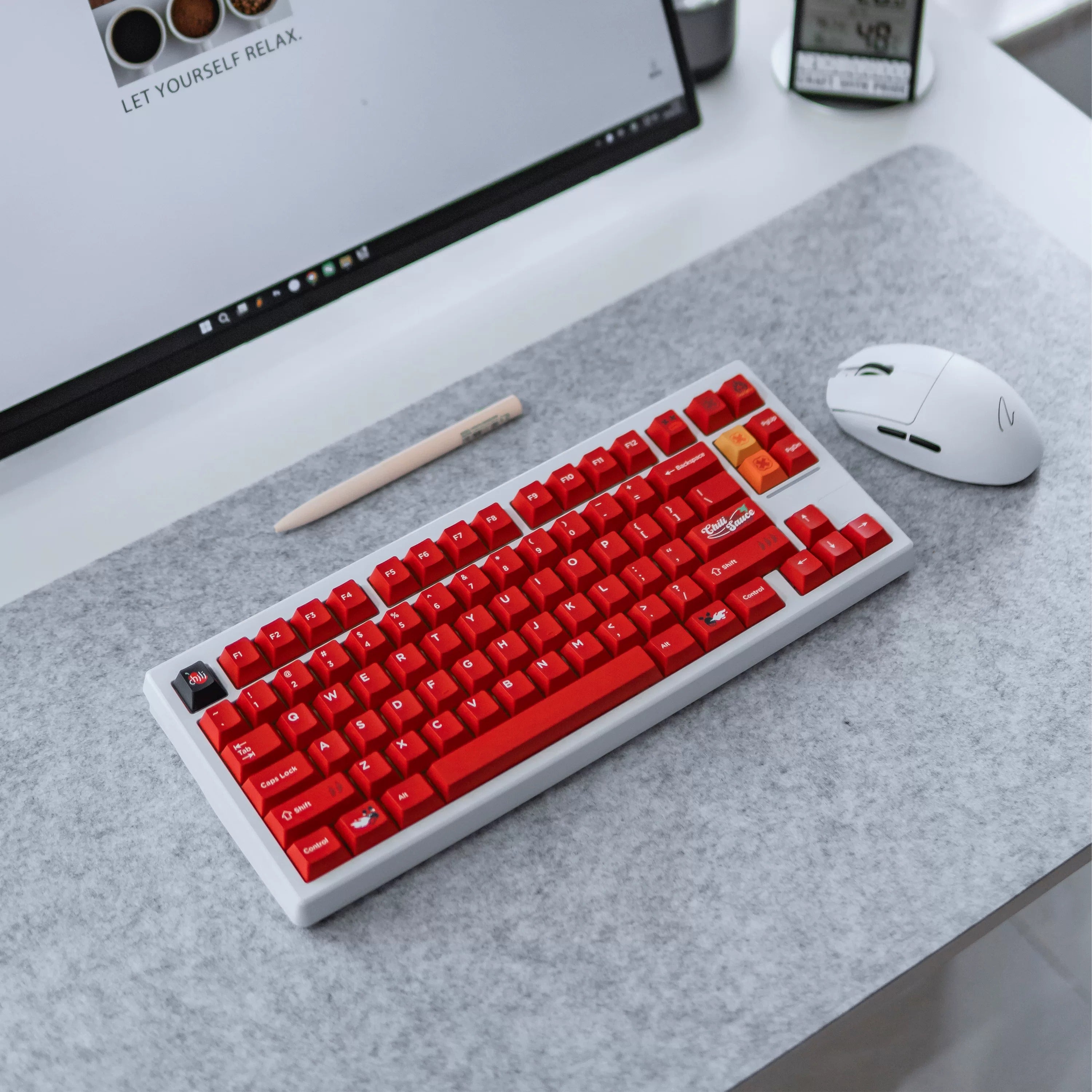 Chili themed personalized keycap set factory height, PBT material material personalized keycap set, Red gradient mechanical keyboard replacement keycap set, compatible with 61/64/68/75/84/87/104 mechanical keyboard replacement keycap