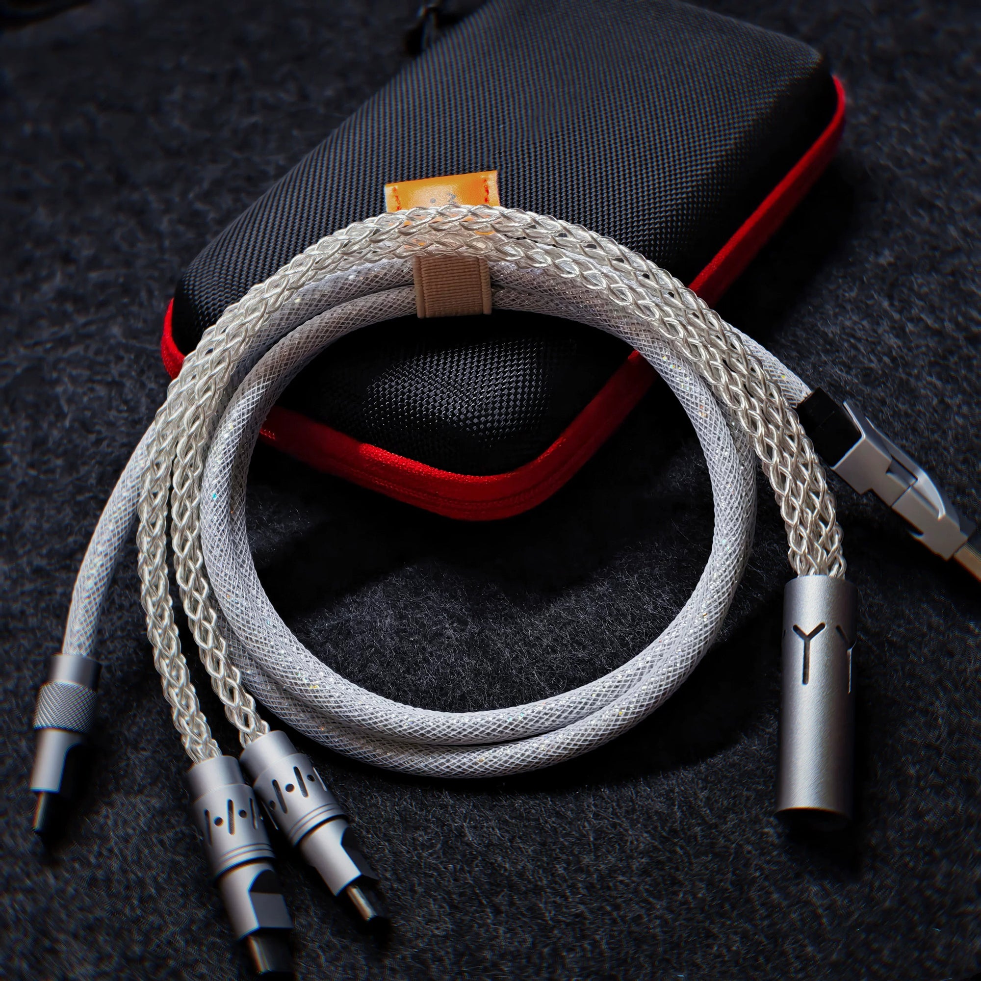 Separate one to two aviation plug data cable, dual 8K return rate single crystal copper mechanical custom manual data cable