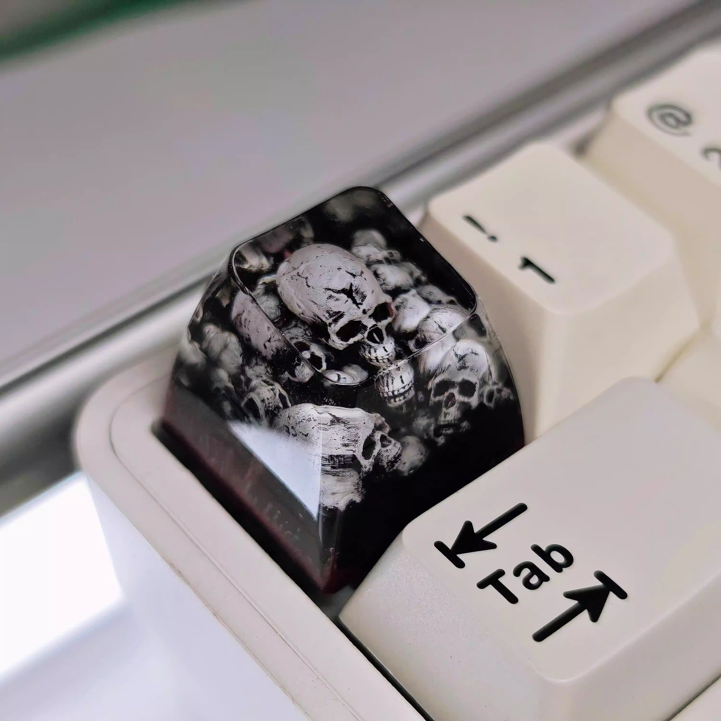 Dark Gothic style, skull crystal resin personalized keycaps, dark 1U resin decorative keycaps