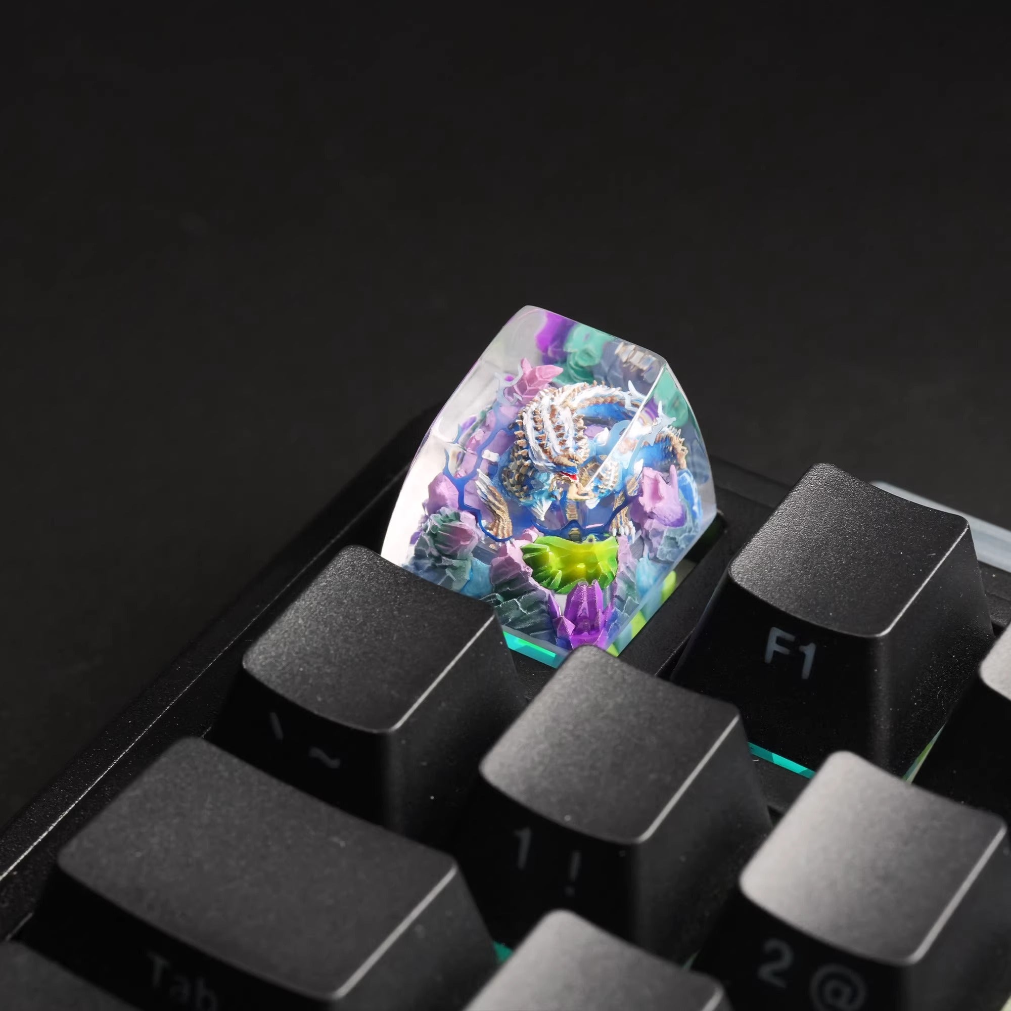 Monster Hunter, Zinogre, 1U Crystal Resin molded personalized keycaps, handcrafted keycaps decorated by artisans