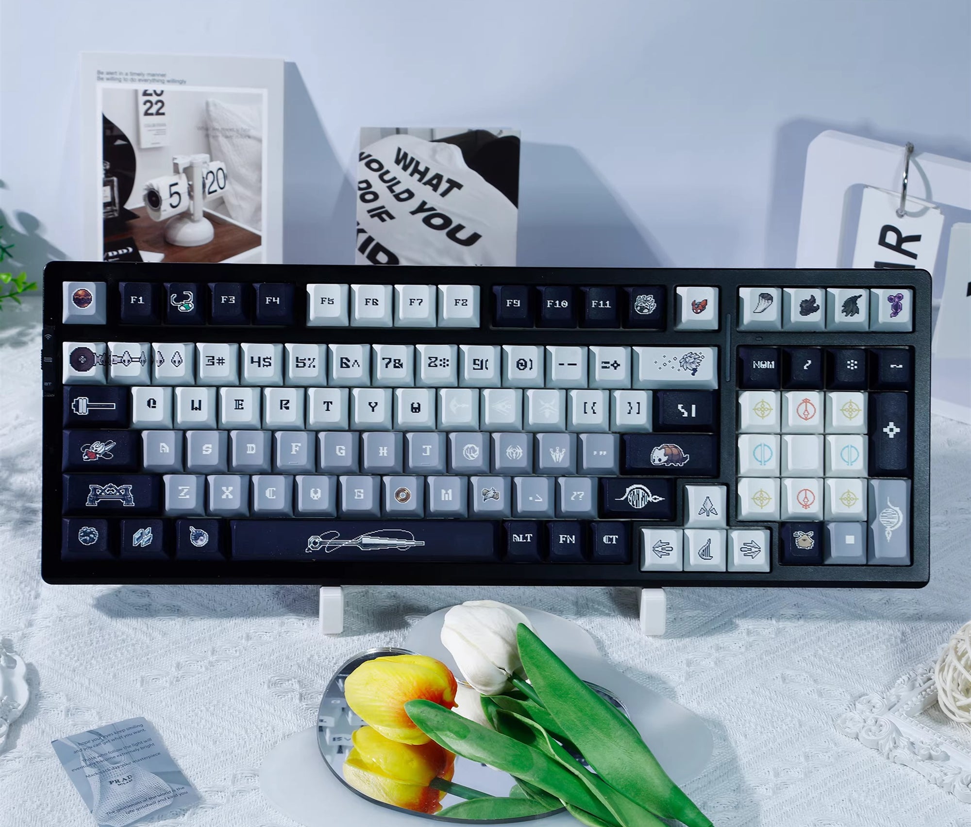 Hollow Knight: Silksong Theme, Personalized Key Cap Set PBT Material Game Key Cap Set, Mechanical Keyboard Personalized Key Cap Set, Suitable for 61/64/68/75/84/87/104 Key Mechanical Keyboard