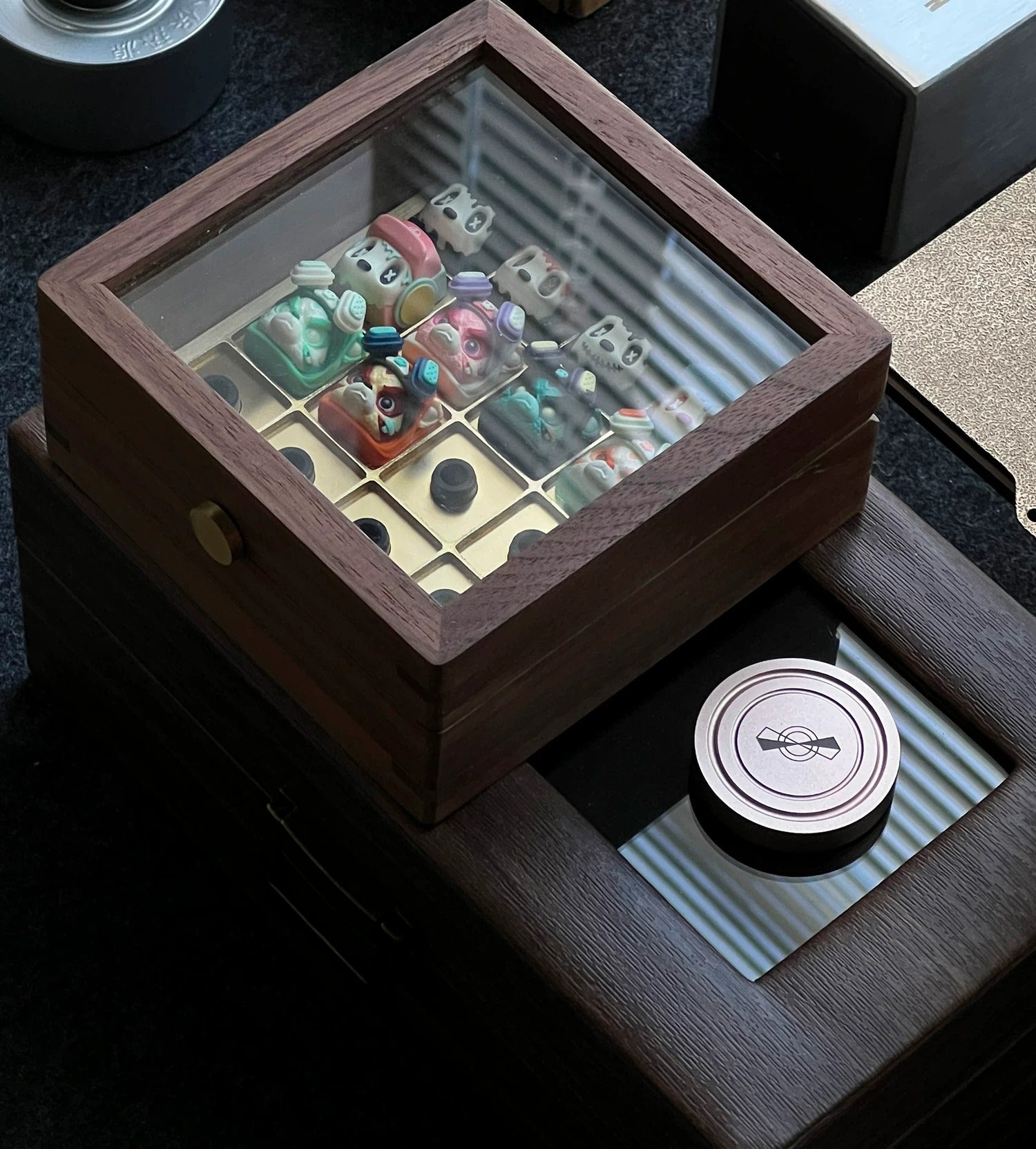 Solid wood, black walnut, glass, brass/stainless steel lining, customized dust-proof magnetic design for keycap storage box, personalized keycap collection box