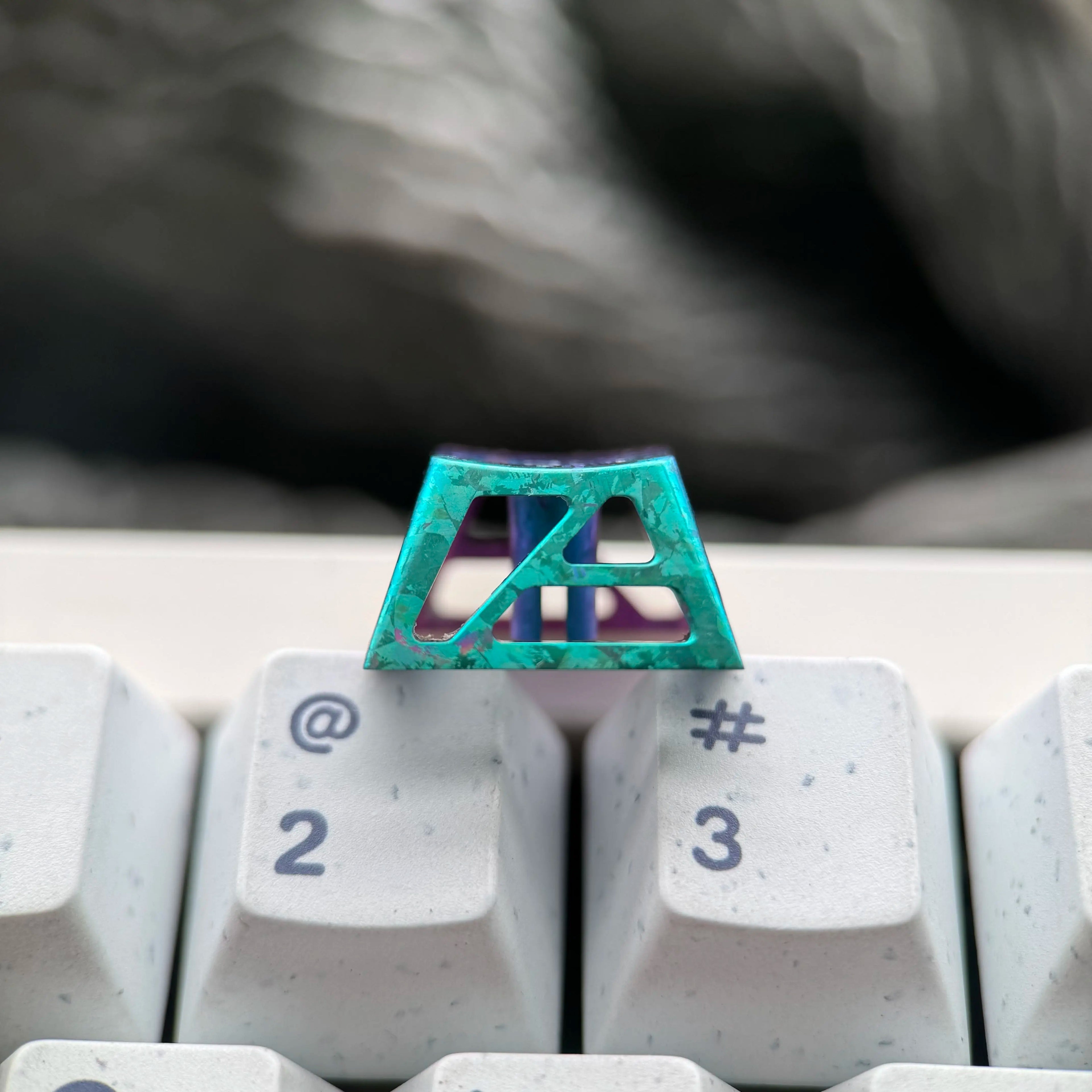 Lightweight hollow design titanium alloy personalized keycap, minimalist style keycap, titanium alloy ice crystal pattern mechanical keyboard replacement keycap R4 height