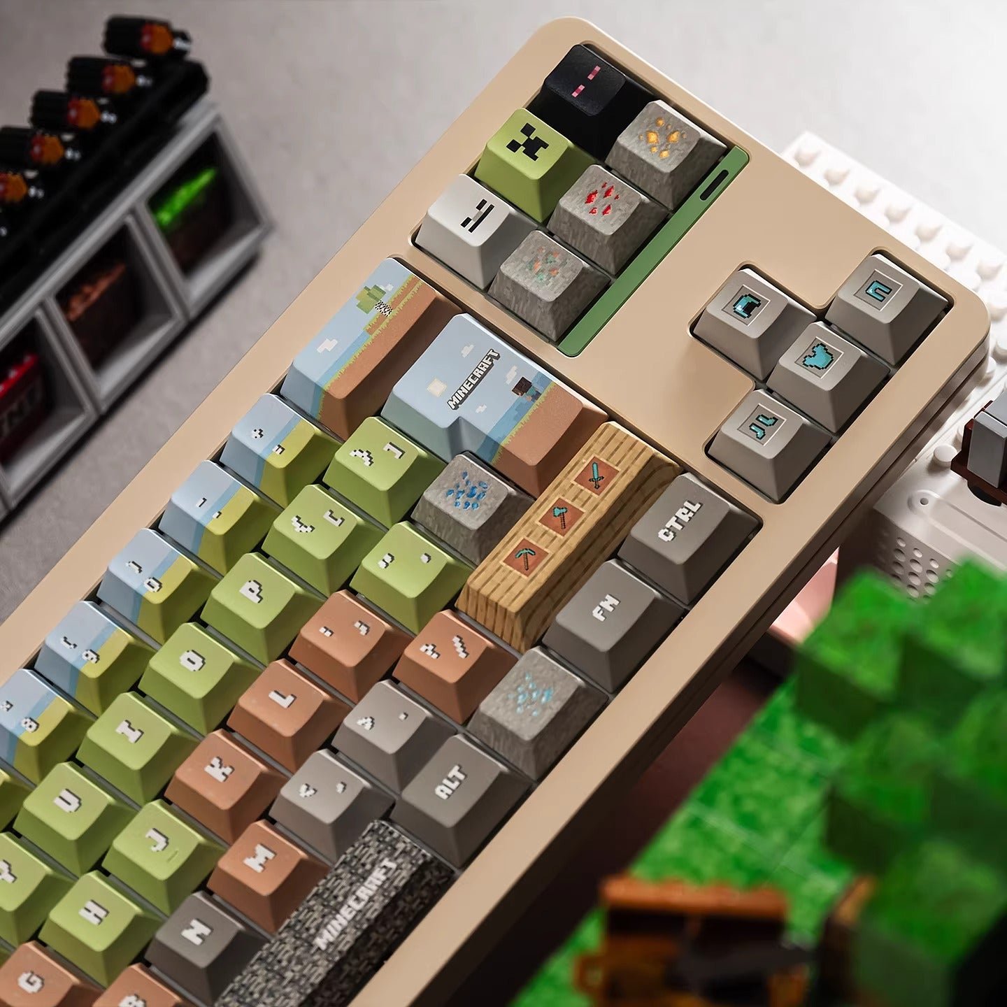 Minecraft theme design, R2 version, side engraved translucent characters/folded edges translucent side engraved keycaps, customized magnetic axis mechanical keyboard PBT thermal sublimation original factory highly personalized keycaps set