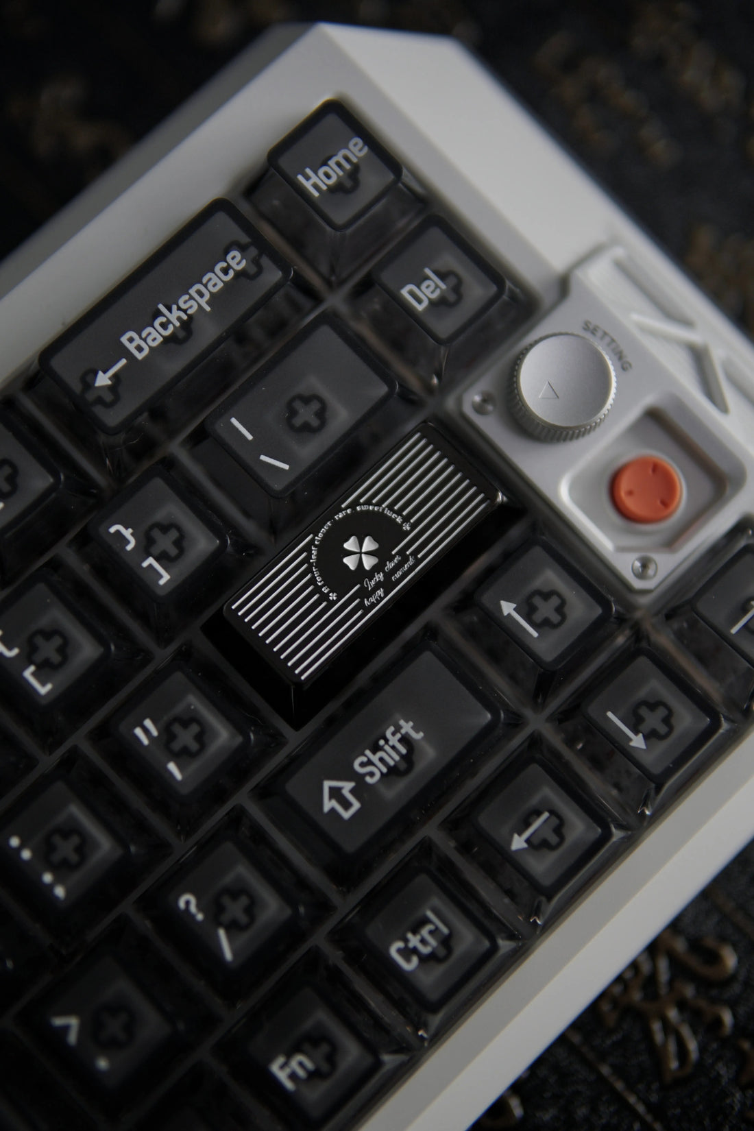 Lucky Four Leaves Clover theme, 2.25U metal personalized keycaps, minimalist design metal material keyboard decoration keycaps