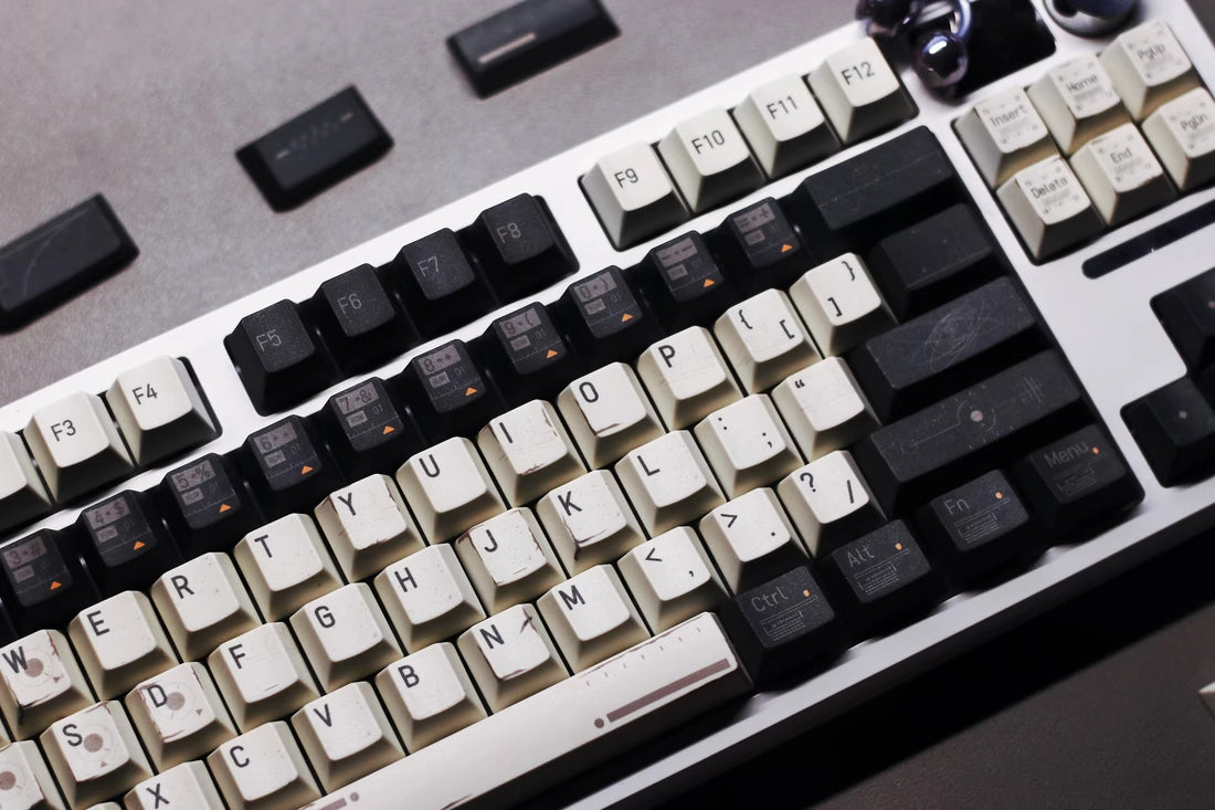 Interstellar themed personalized keycap set, astronaut space series PBT material decorative keycaps