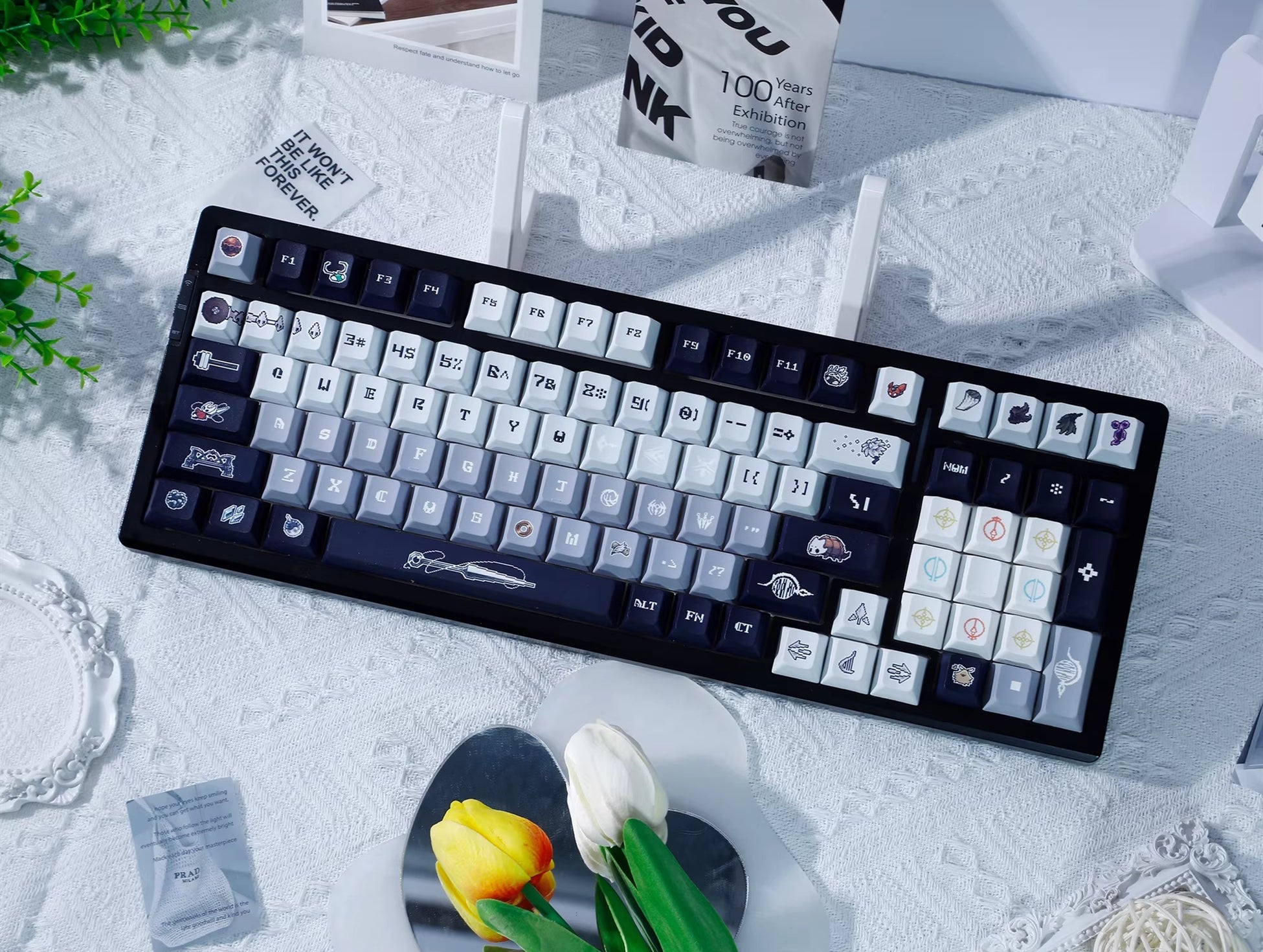 Hollow Knight: Silksong Theme, Personalized Key Cap Set PBT Material Game Key Cap Set, Mechanical Keyboard Personalized Key Cap Set, Suitable for 61/64/68/75/84/87/104 Key Mechanical Keyboard
