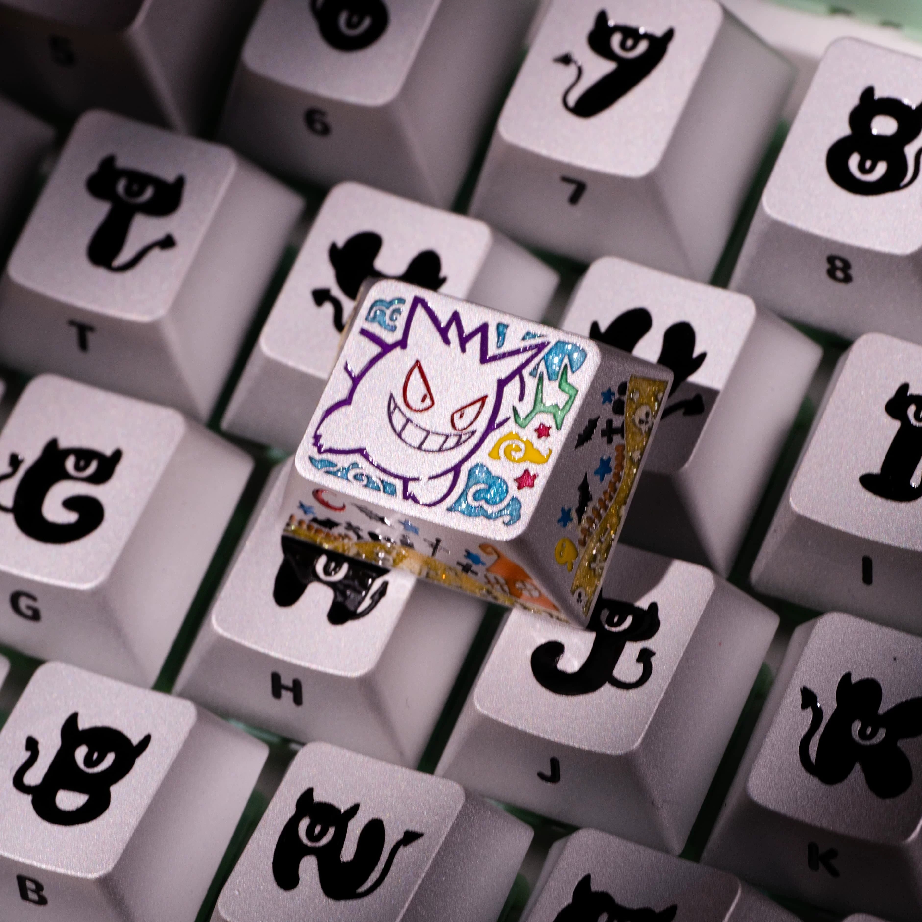 Pok é mon series,gengar themed design, keycaps made of aluminum alloy material CNC integrated precision machining personalized keycaps, mechanical keyboard decorative keycaps