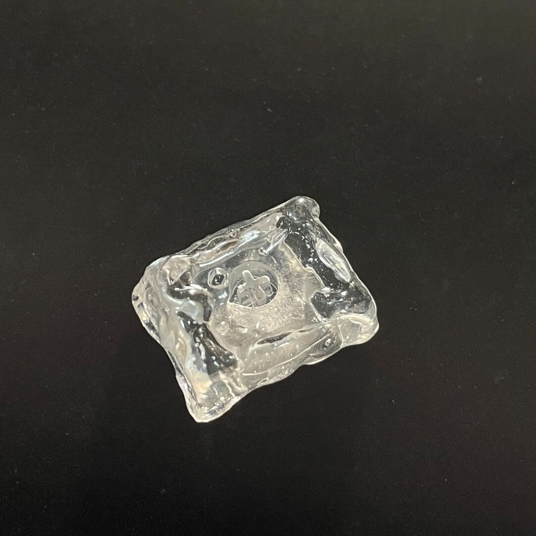 Ice cube shaped design with personalized keycaps, transparent ice creative decoration keycap set with large key positions