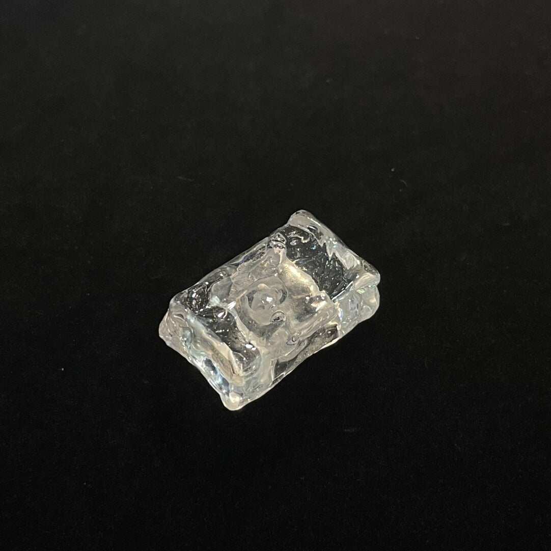 Ice cube shaped design with personalized keycaps, transparent ice creative decoration keycap set with large key positions