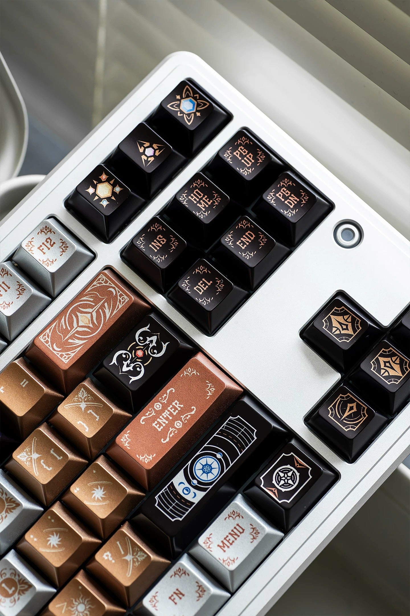 Metallic paint texture gilded design art keycaps, custom set personalized keycap series,PBT material, Original factory height, compatible with 61/64/68/75/84/87/104 mechanical keyboard keycap set