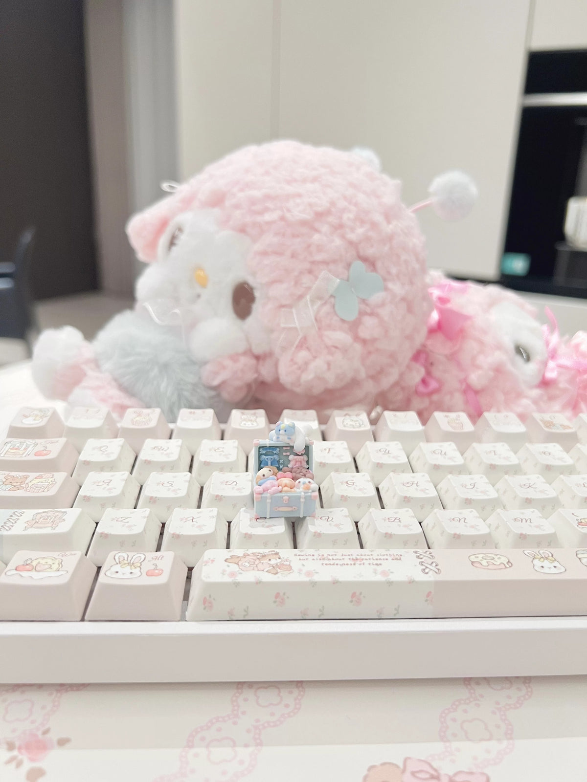 The suitcase is full Cinnamoroll 3 D printing resin printing and coloring, three-dimensional modeling, anime, gaming, cultural creativity, personalized keycaps, mechanical keyboard decoration keycaps