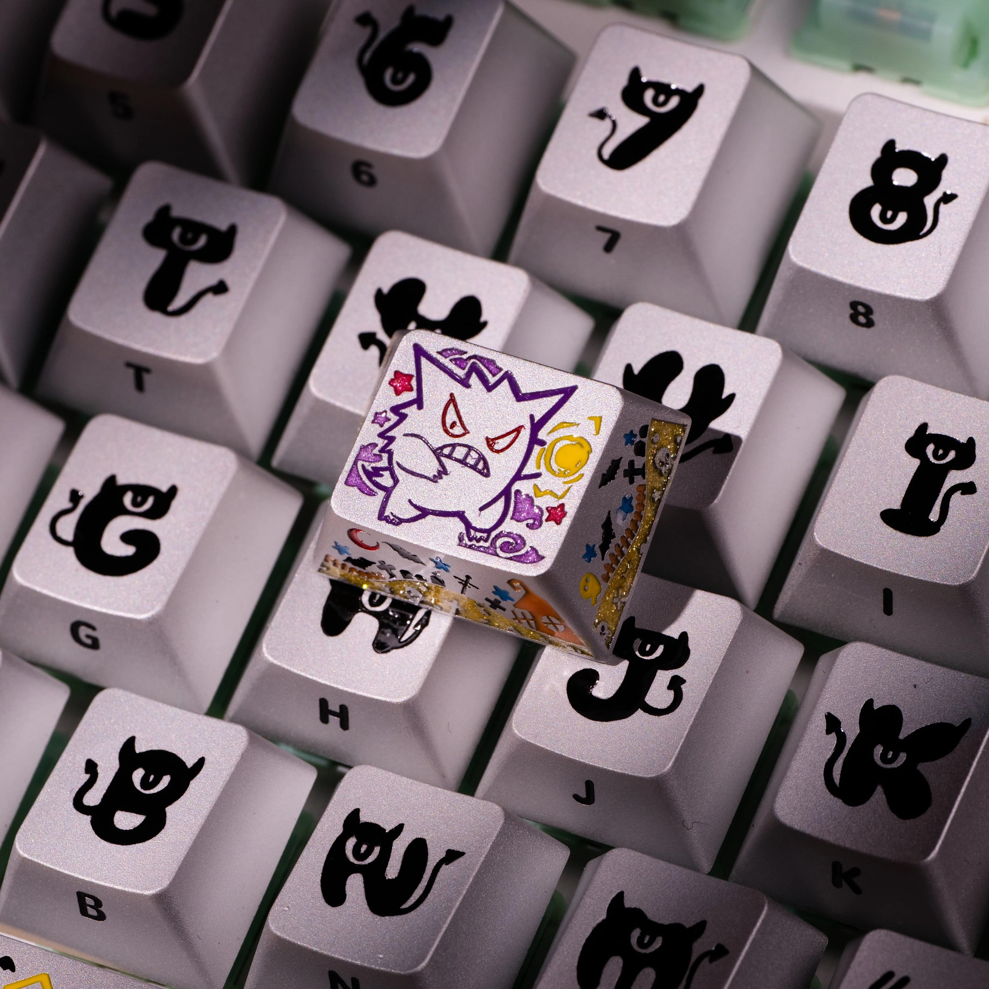 Pok é mon series,gengar themed design, keycaps made of aluminum alloy material CNC integrated precision machining personalized keycaps, mechanical keyboard decorative keycaps
