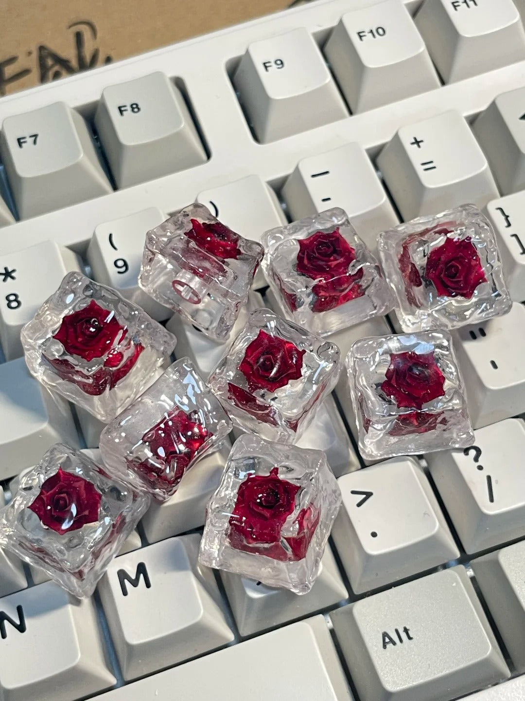 Ice cube shaped design with personalized keycaps, transparent ice creative decoration keycap set with large key positions