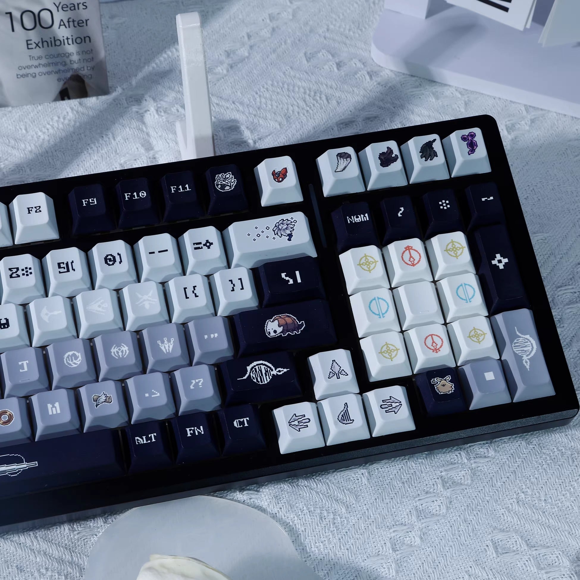 Hollow Knight: Silksong Theme, Personalized Key Cap Set PBT Material Game Key Cap Set, Mechanical Keyboard Personalized Key Cap Set, Suitable for 61/64/68/75/84/87/104 Key Mechanical Keyboard
