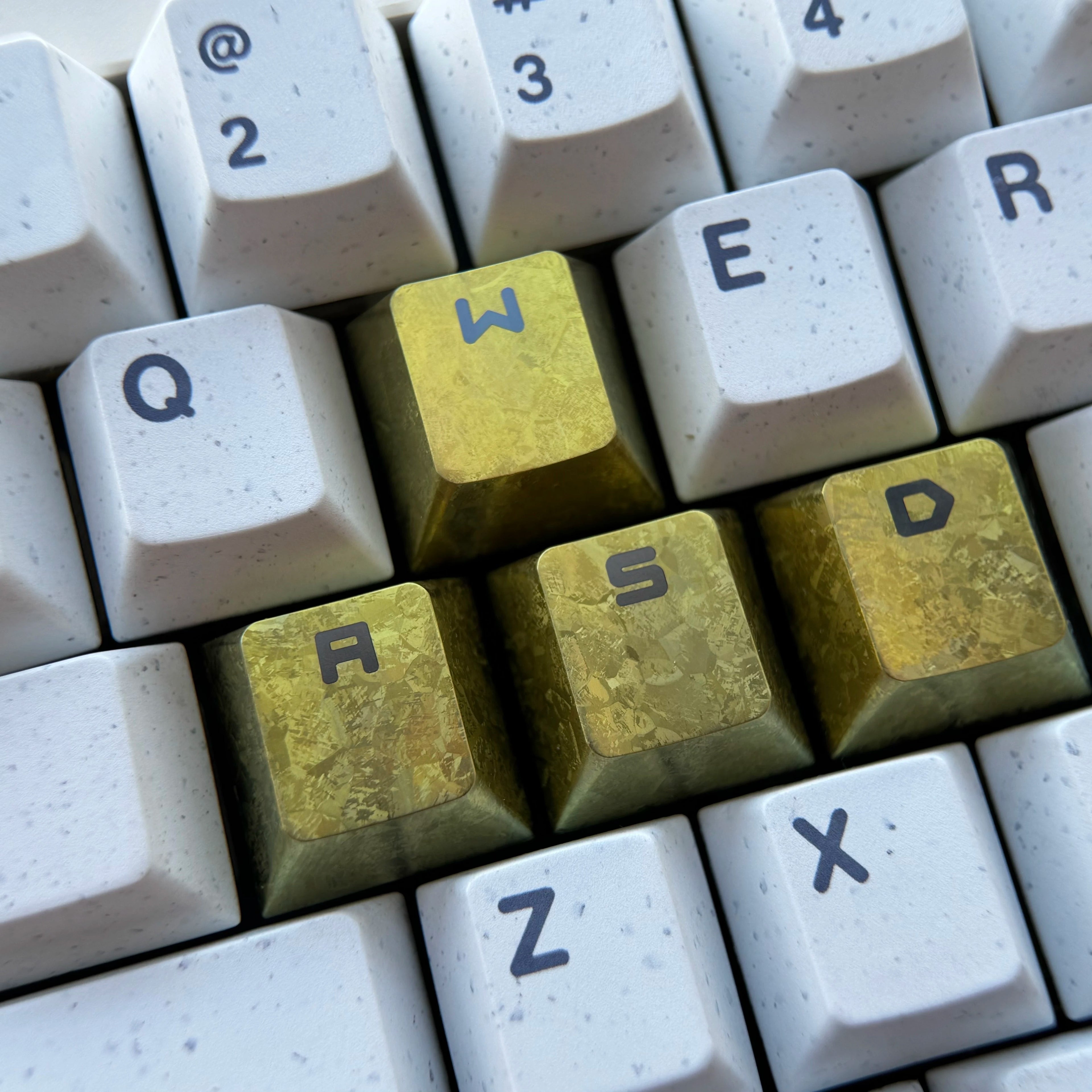 WASD key position titanium alloy material personalized decorative keycaps, corrosion-resistant gaming keycaps, metal carving art keycaps, colored titanium alloy
