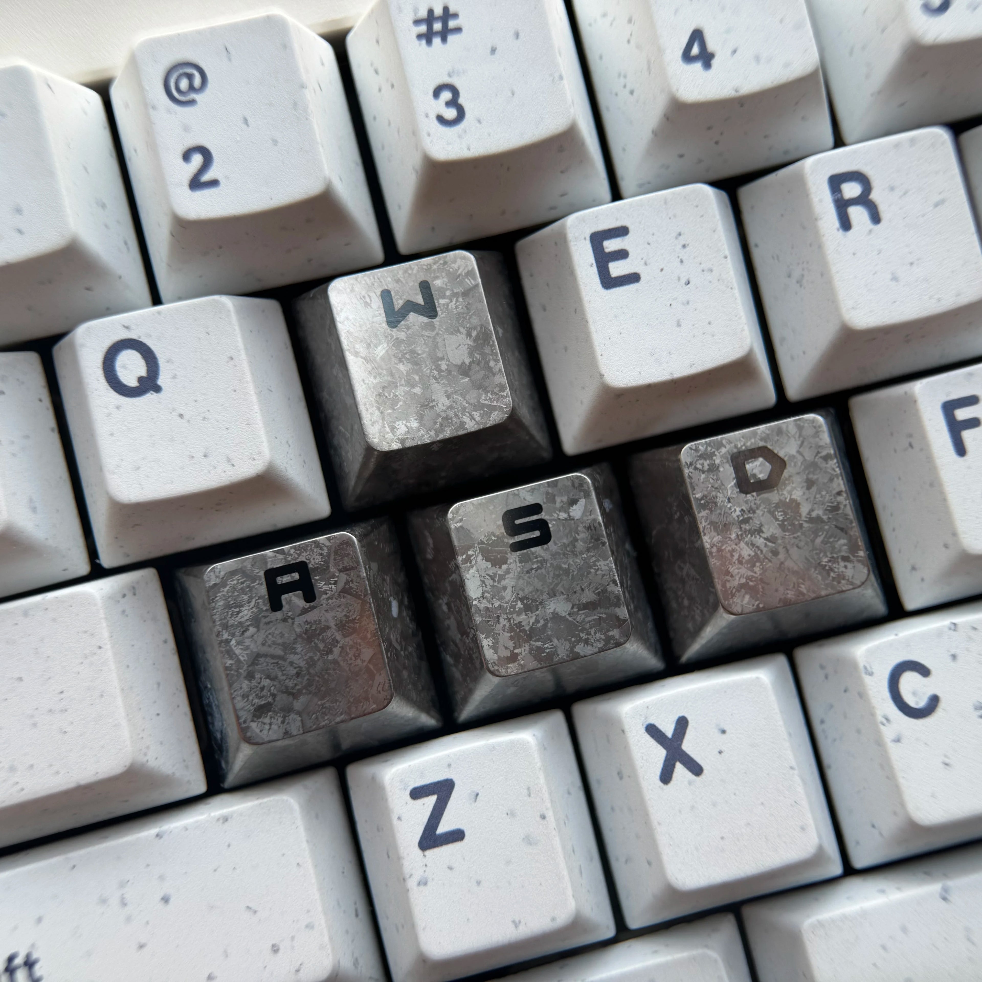 WASD key position titanium alloy material personalized decorative keycaps, corrosion-resistant gaming keycaps, metal carving art keycaps, colored titanium alloy